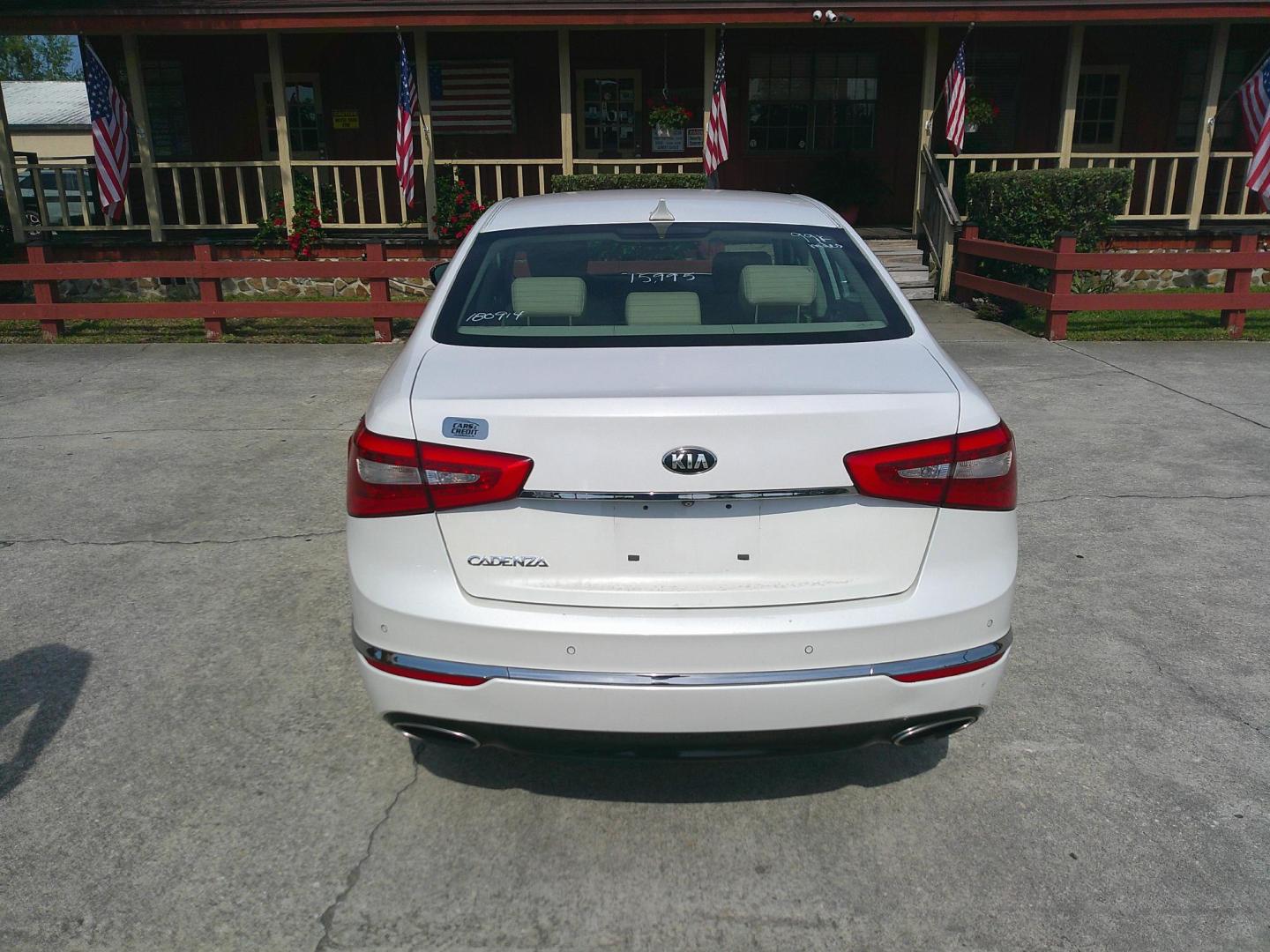 2015 WHITE KIA CADENZA EX (KNALN4D74F5) , located at 1200 Cassat Avenue, Jacksonville, FL, 32205, (904) 695-1885, 30.302404, -81.731033 - Photo#4