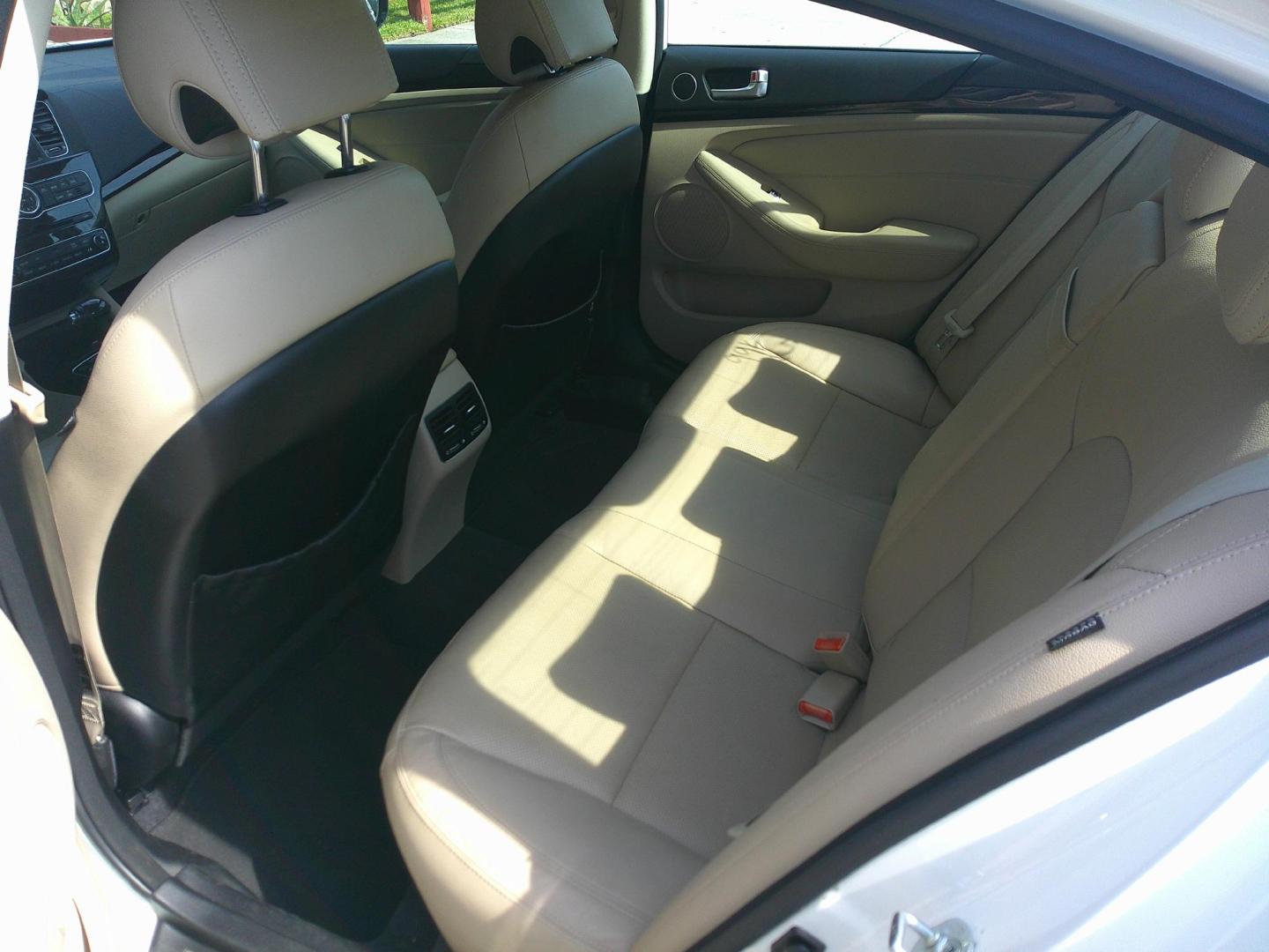 2015 WHITE KIA CADENZA EX (KNALN4D74F5) , located at 1200 Cassat Avenue, Jacksonville, FL, 32205, (904) 695-1885, 30.302404, -81.731033 - Photo#3