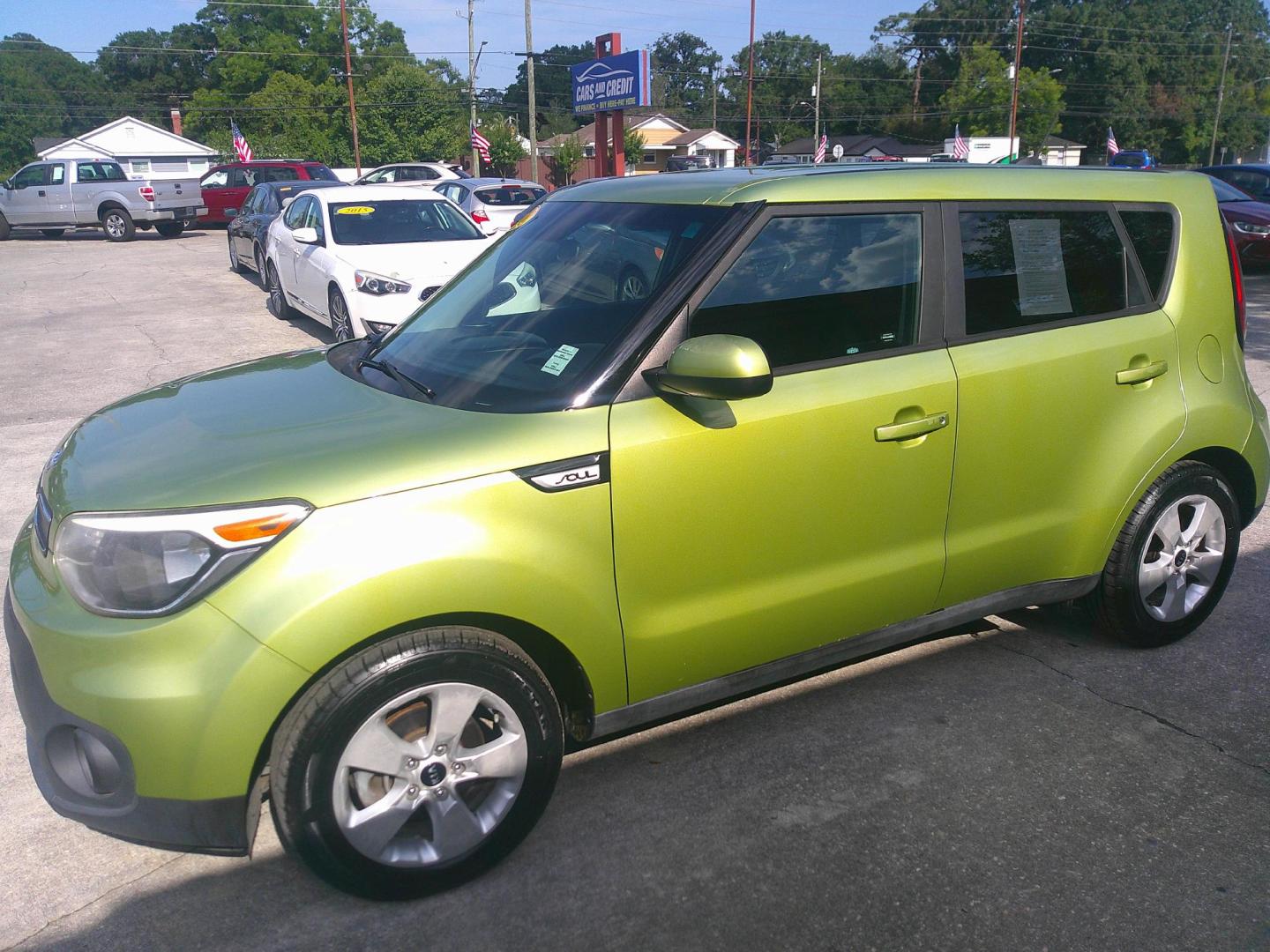 2018 GREEN KIA SOUL BASE (KNDJN2A26J7) , located at 1200 Cassat Avenue, Jacksonville, FL, 32205, (904) 695-1885, 30.302404, -81.731033 - Photo#1