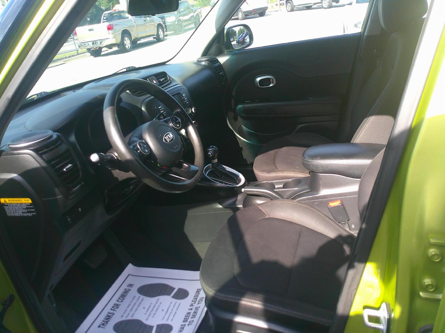 2018 GREEN KIA SOUL BASE (KNDJN2A26J7) , located at 1200 Cassat Avenue, Jacksonville, FL, 32205, (904) 695-1885, 30.302404, -81.731033 - Photo#2