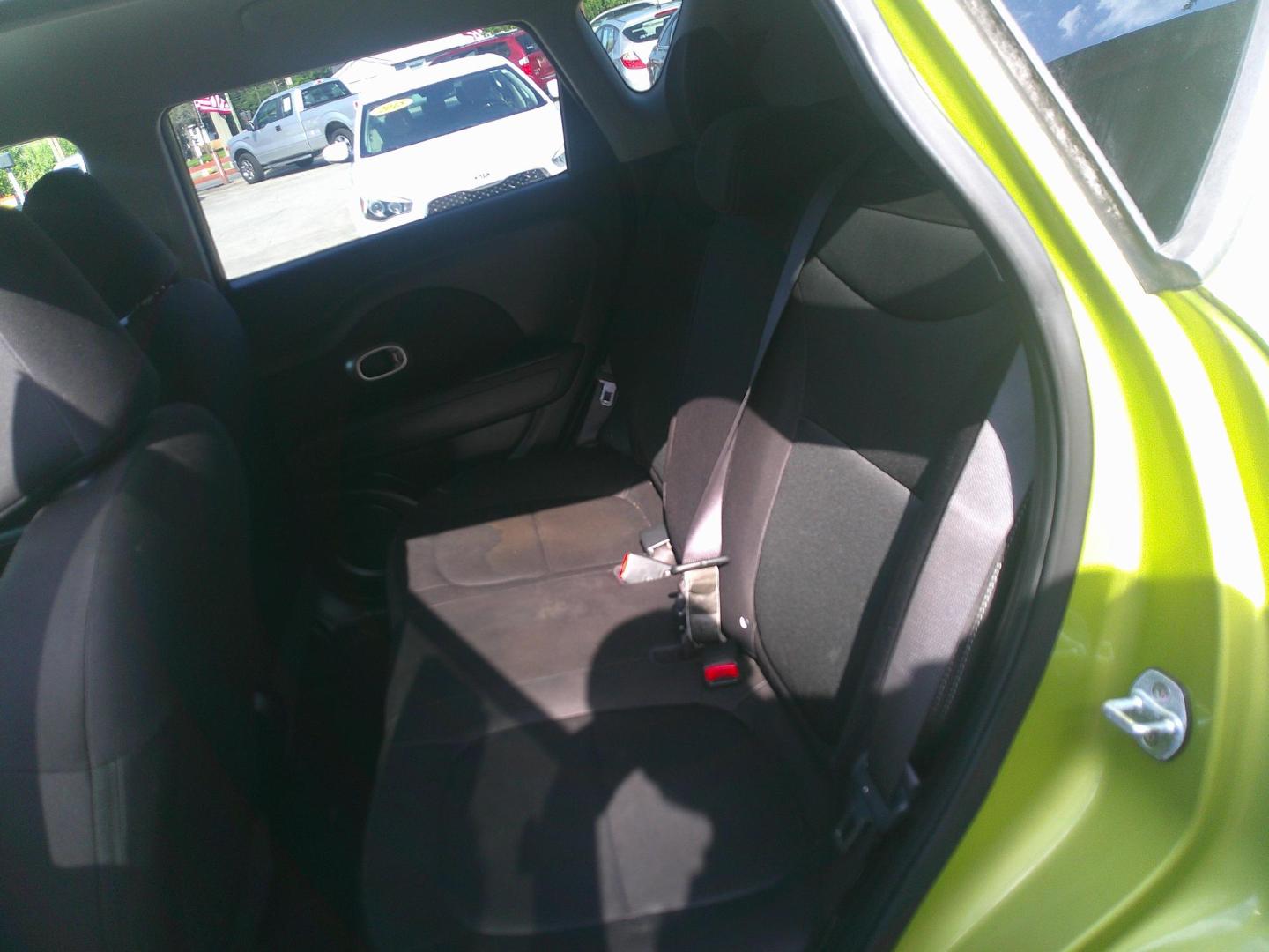 2018 GREEN KIA SOUL BASE (KNDJN2A26J7) , located at 1200 Cassat Avenue, Jacksonville, FL, 32205, (904) 695-1885, 30.302404, -81.731033 - Photo#3
