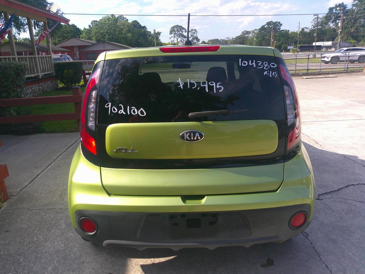 2018 GREEN KIA SOUL BASE (KNDJN2A26J7) , located at 1200 Cassat Avenue, Jacksonville, FL, 32205, (904) 695-1885, 30.302404, -81.731033 - Photo#4