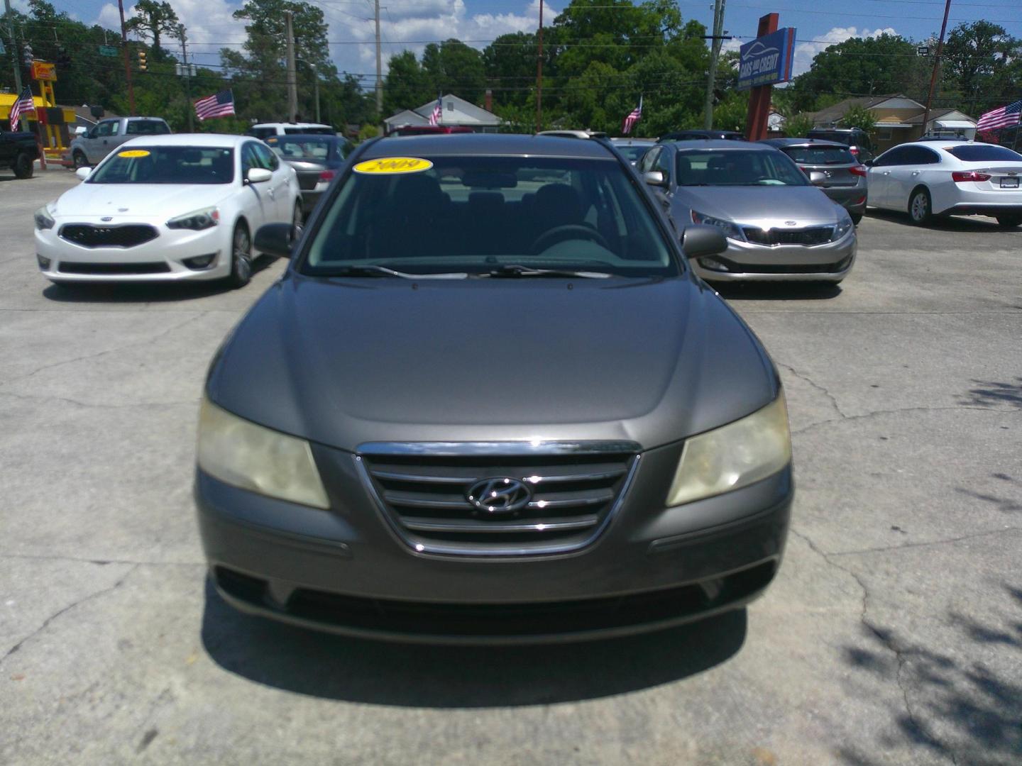 2009 GRAY HYUNDAI SONATA GLS (5NPET46C29H) , located at 1200 Cassat Avenue, Jacksonville, FL, 32205, (904) 695-1885, 30.302404, -81.731033 - Photo#0