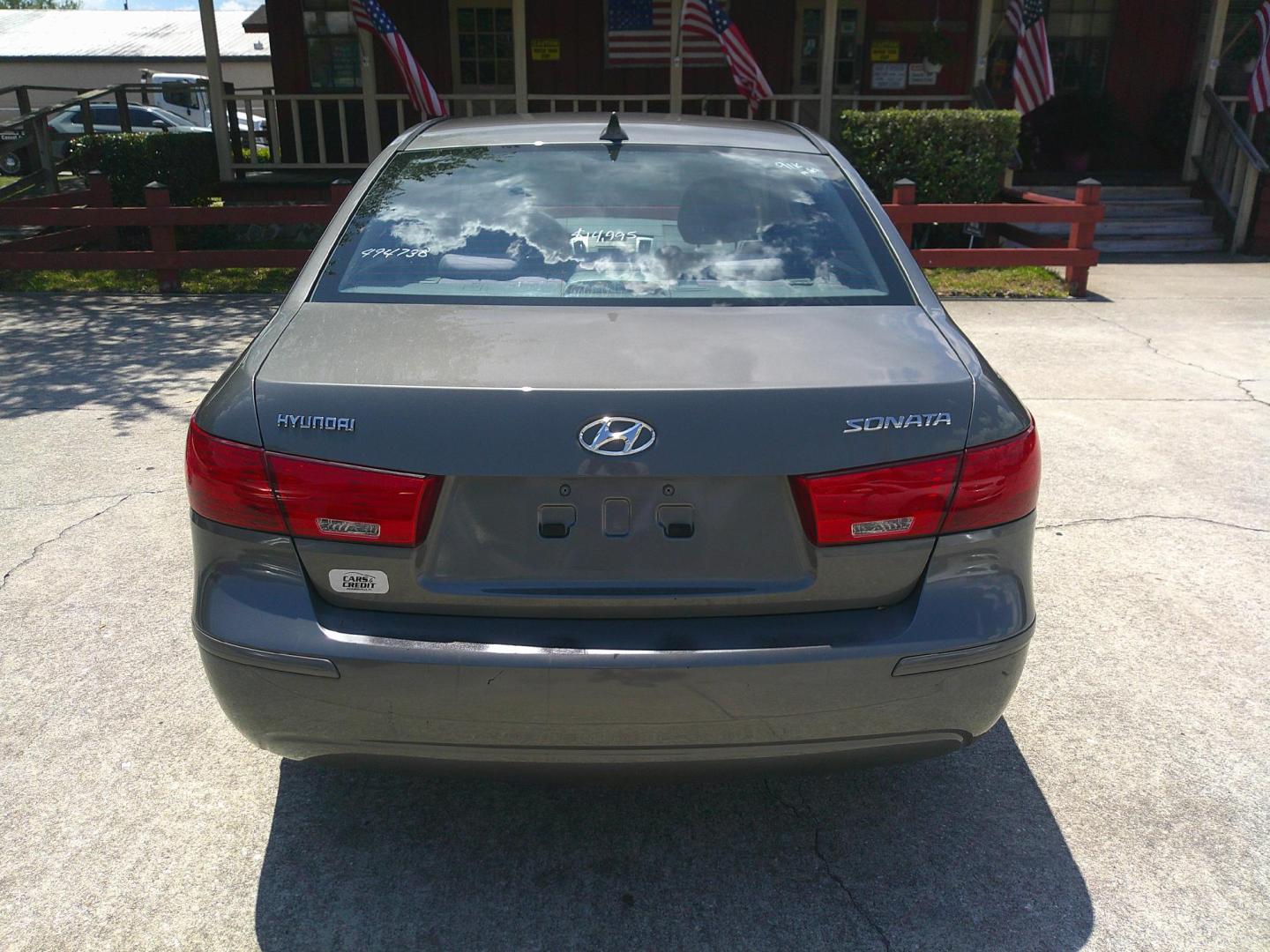 2009 GRAY HYUNDAI SONATA GLS (5NPET46C29H) , located at 1200 Cassat Avenue, Jacksonville, FL, 32205, (904) 695-1885, 30.302404, -81.731033 - Photo#2