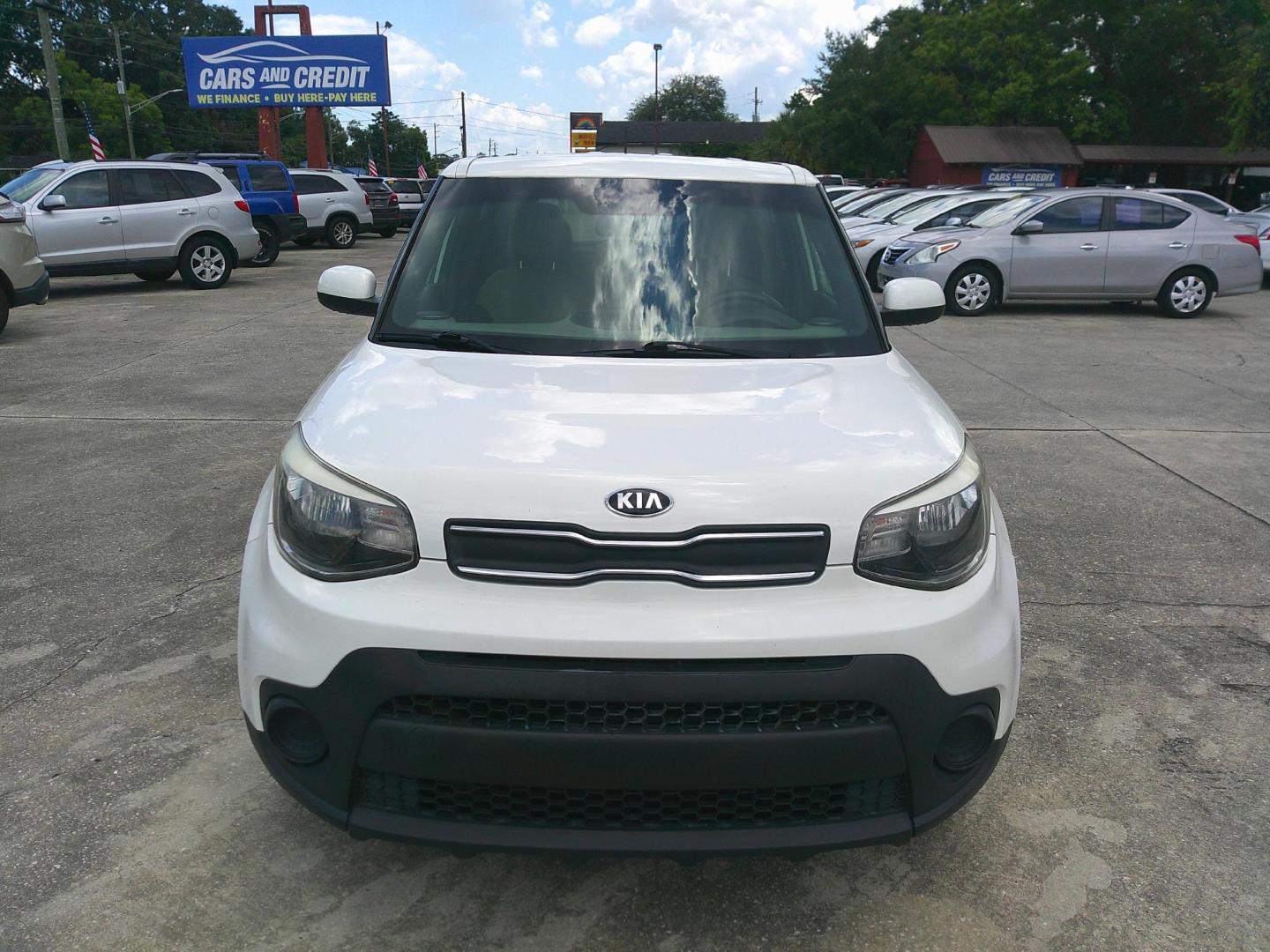 2019 WHITE KIA SOUL BASE (KNDJN2A25K7) , located at 10405 Abercorn Street, Savannah, GA, 31419, (912) 921-8965, 31.988262, -81.131760 - Photo#0