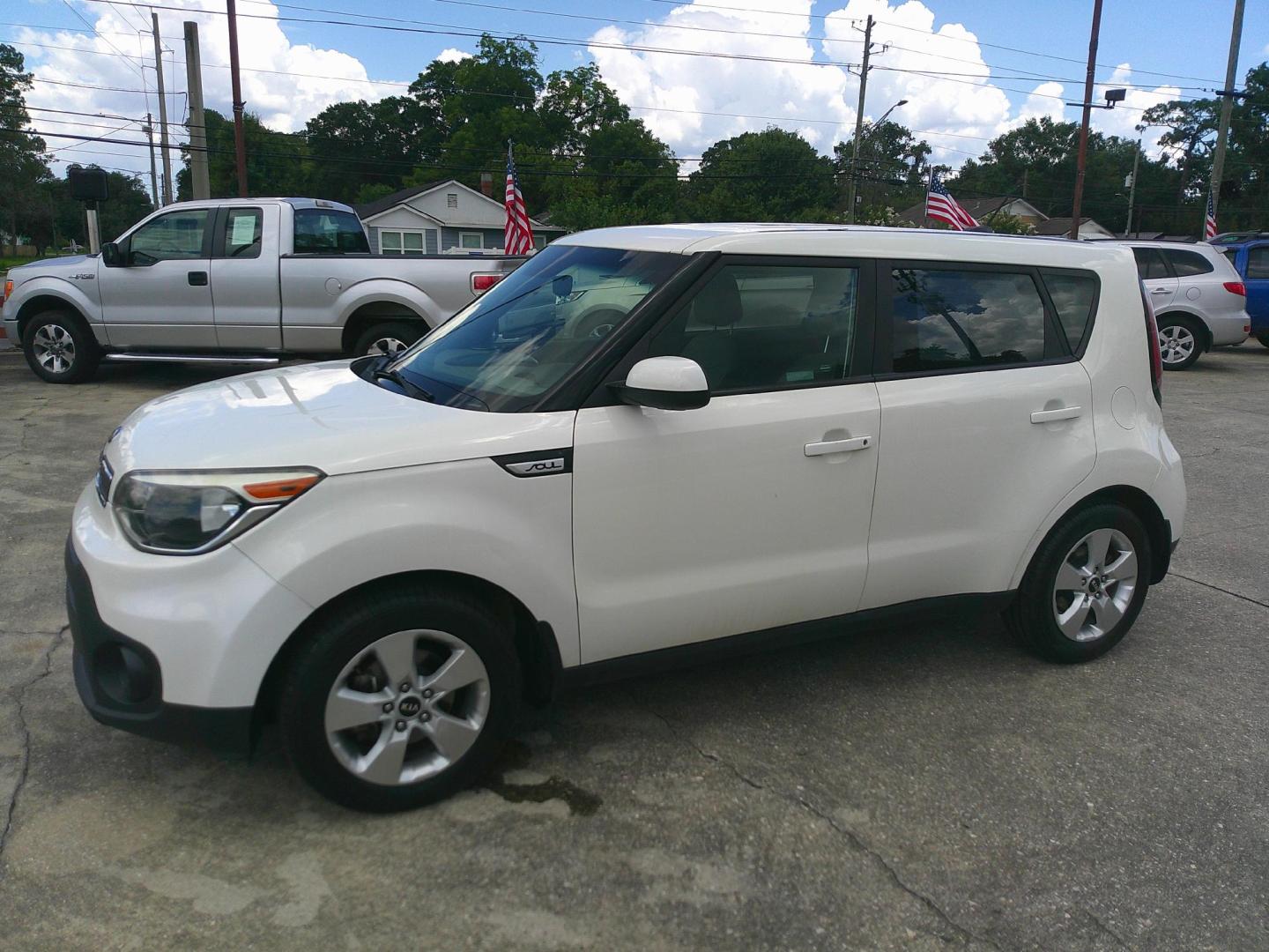 2019 WHITE KIA SOUL BASE (KNDJN2A25K7) , located at 10405 Abercorn Street, Savannah, GA, 31419, (912) 921-8965, 31.988262, -81.131760 - Photo#1