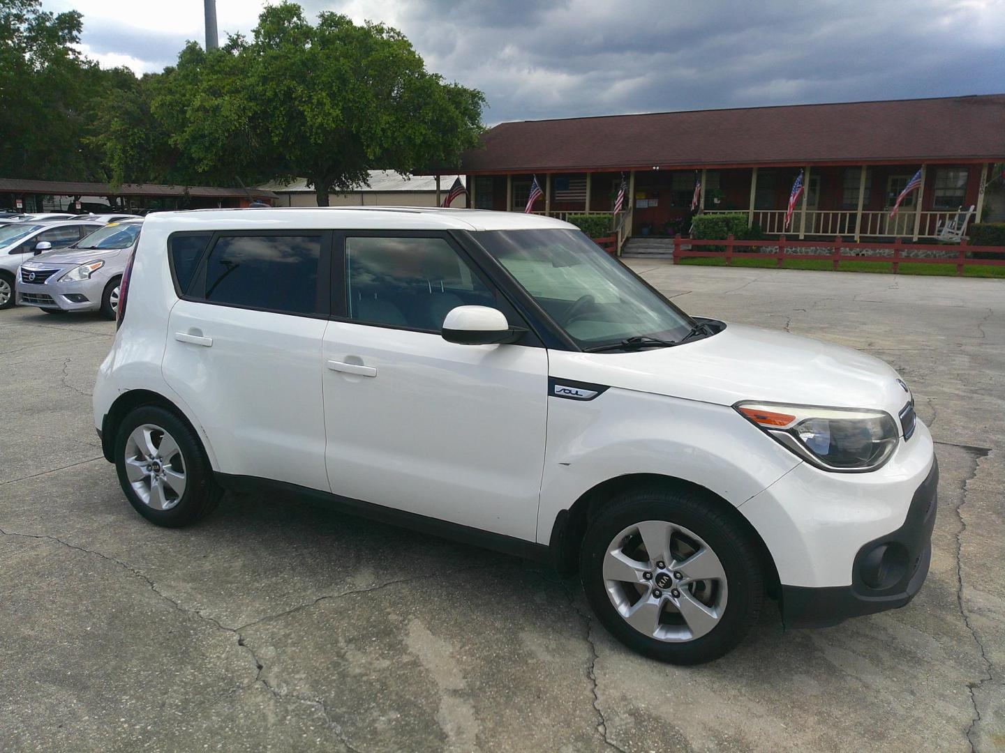 2019 WHITE KIA SOUL BASE (KNDJN2A25K7) , located at 10405 Abercorn Street, Savannah, GA, 31419, (912) 921-8965, 31.988262, -81.131760 - Photo#2