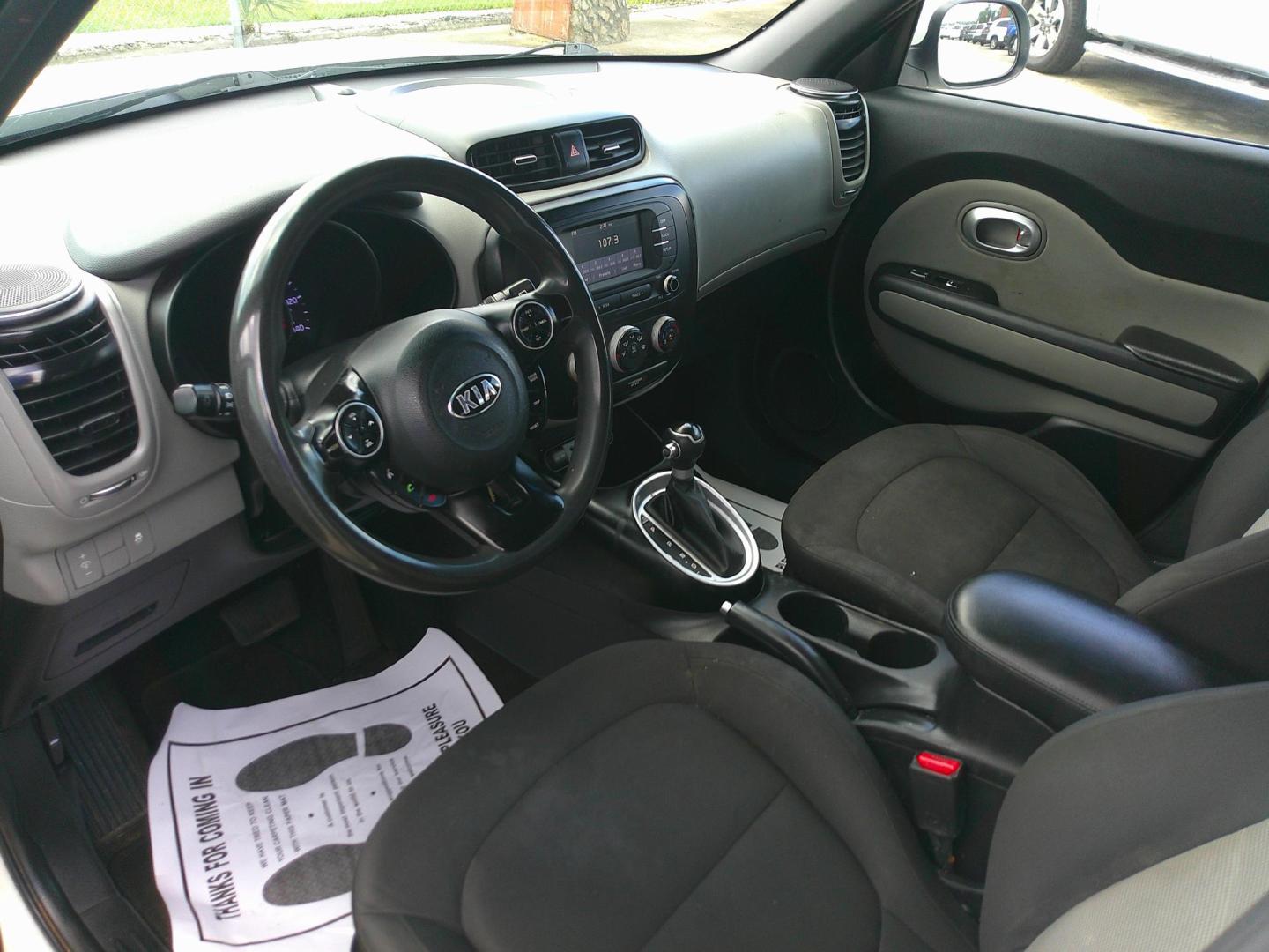 2019 WHITE KIA SOUL BASE (KNDJN2A25K7) , located at 10405 Abercorn Street, Savannah, GA, 31419, (912) 921-8965, 31.988262, -81.131760 - Photo#3