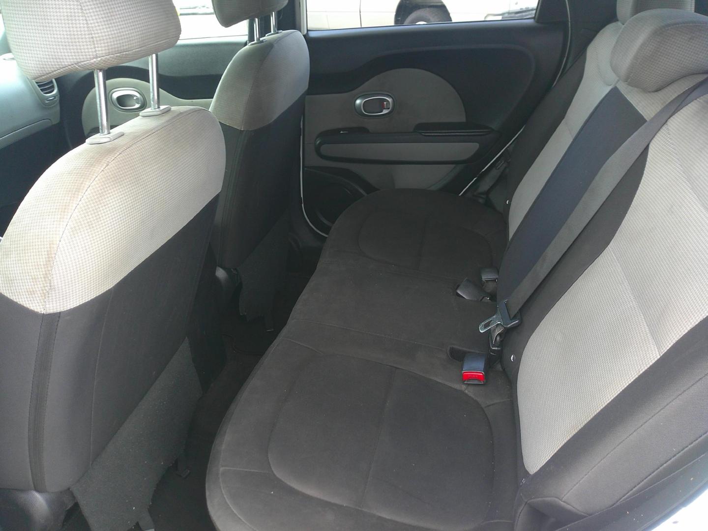 2019 WHITE KIA SOUL BASE (KNDJN2A25K7) , located at 10405 Abercorn Street, Savannah, GA, 31419, (912) 921-8965, 31.988262, -81.131760 - Photo#4