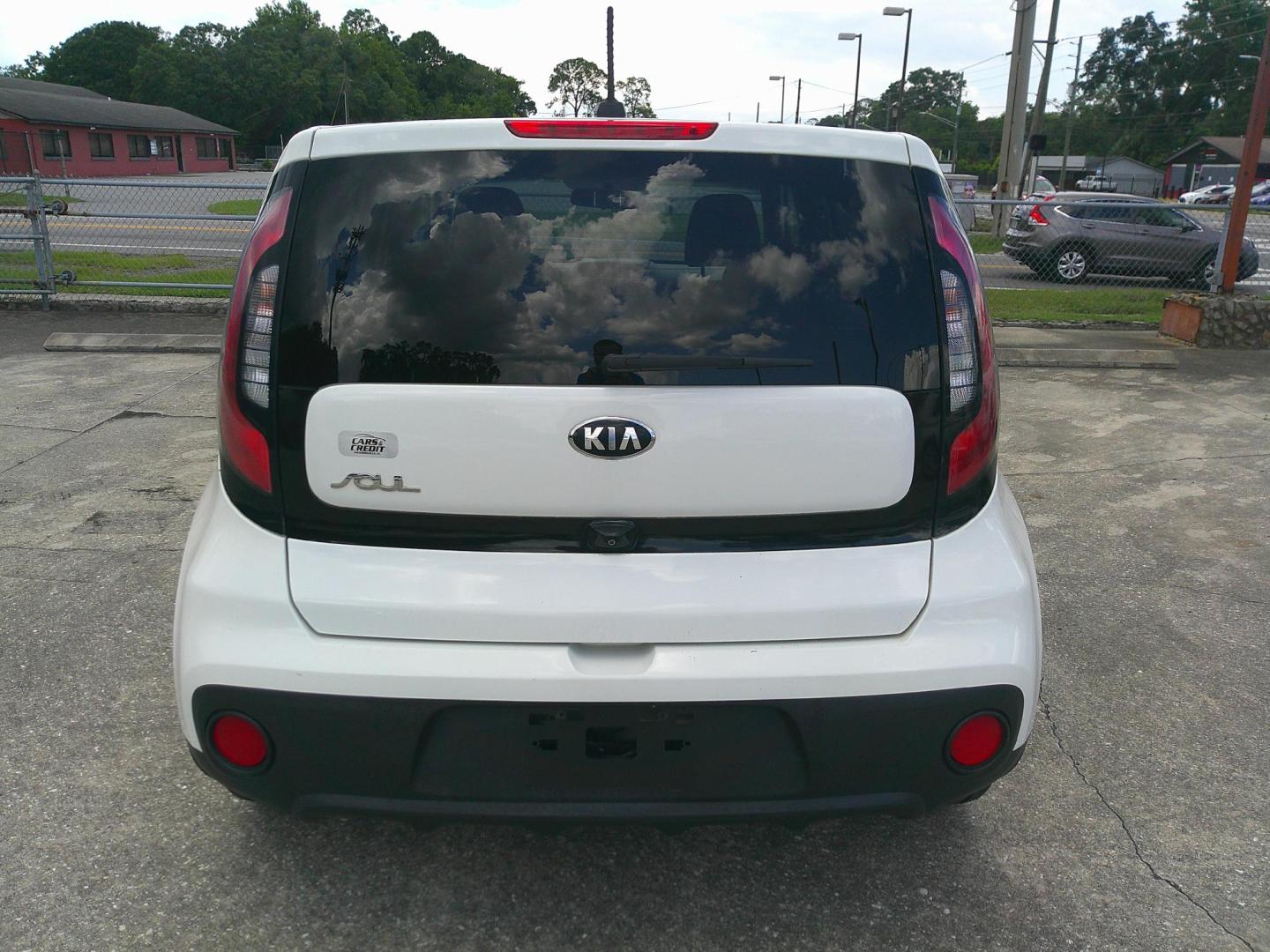 2019 WHITE KIA SOUL BASE (KNDJN2A25K7) , located at 10405 Abercorn Street, Savannah, GA, 31419, (912) 921-8965, 31.988262, -81.131760 - Photo#5