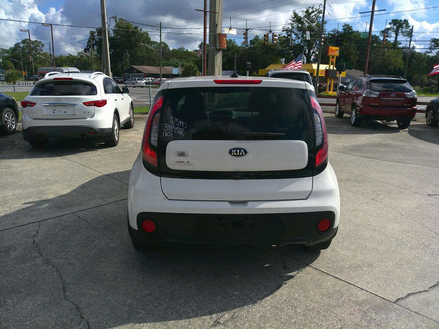 2019 WHITE KIA SOUL BASE (KNDJN2A25K7) , located at 390 Hansen Avenue, Orange Park, FL, 32065, (904) 276-7933, 30.130497, -81.787529- Photo#3