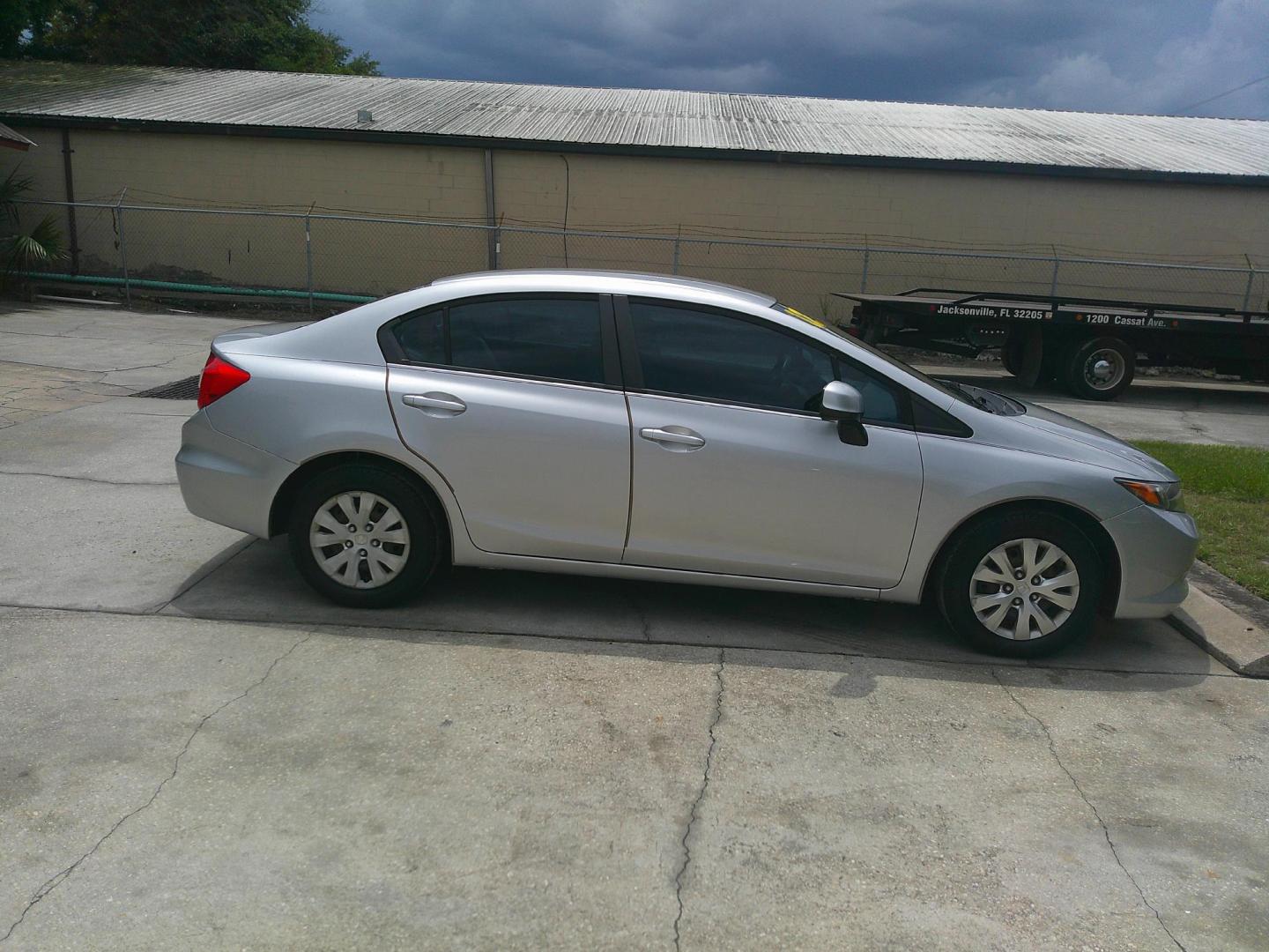 2012 SILVER HONDA CIVIC LX (19XFB2F51CE) , located at 10405 Abercorn Street, Savannah, GA, 31419, (912) 921-8965, 31.988262, -81.131760 - Photo#4