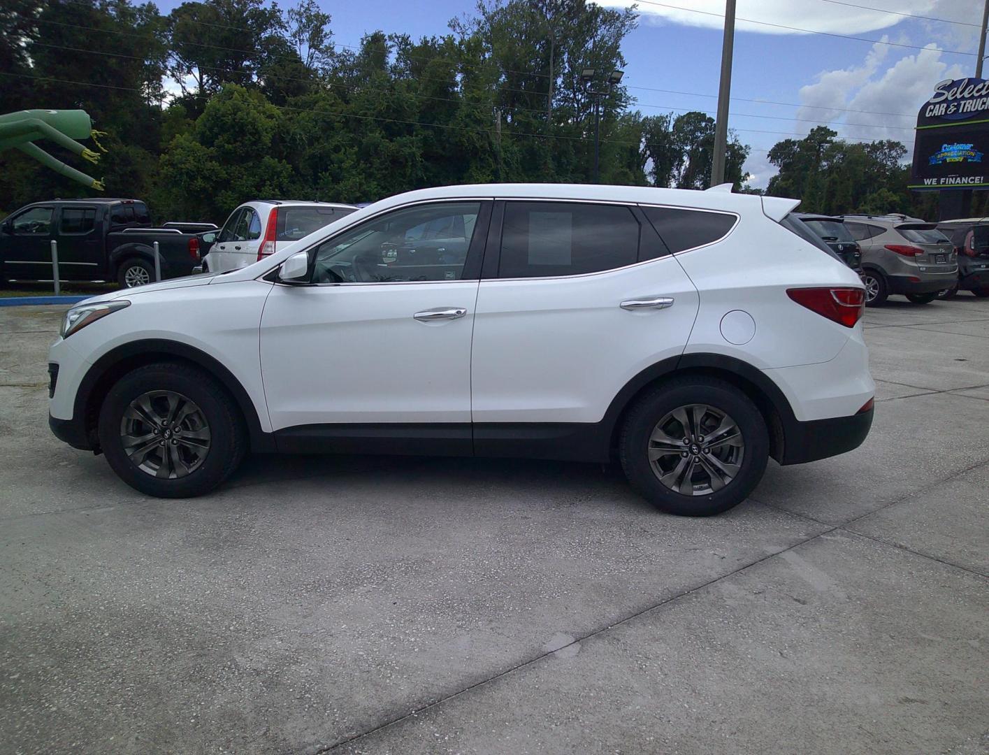 2015 WHITE HYUNDAI SANTA FE SPORT BASE (5XYZT3LB5FG) , located at 1200 Cassat Avenue, Jacksonville, FL, 32205, (904) 695-1885, 30.302404, -81.731033 - Photo#4