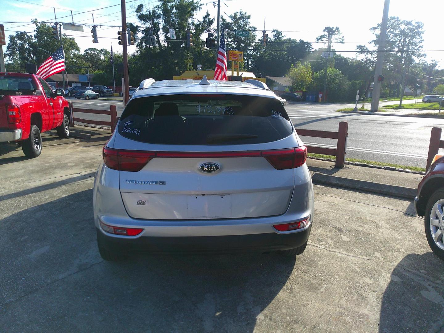2017 SILVER KIA SPORTAGE LX (KNDPM3AC0H7) , located at 1200 Cassat Avenue, Jacksonville, FL, 32205, (904) 695-1885, 30.302404, -81.731033 - Photo#2