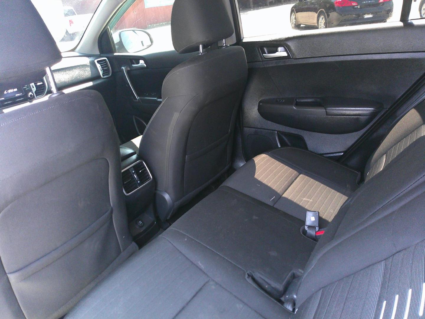 2017 SILVER KIA SPORTAGE LX (KNDPM3AC0H7) , located at 1200 Cassat Avenue, Jacksonville, FL, 32205, (904) 695-1885, 30.302404, -81.731033 - Photo#4