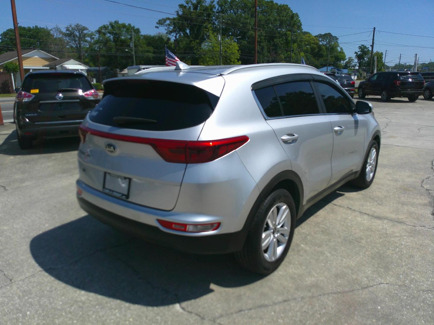 2017 SILVER KIA SPORTAGE LX (KNDPM3AC0H7) , located at 1200 Cassat Avenue, Jacksonville, FL, 32205, (904) 695-1885, 30.302404, -81.731033 - Photo#7