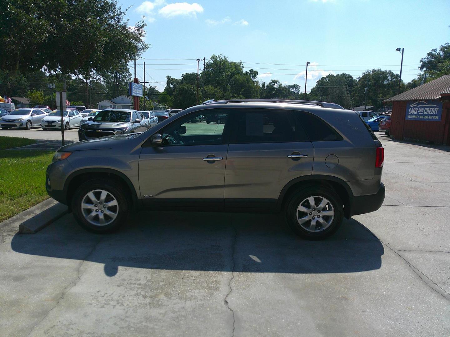 2011 SILVER KIA SORENTO EX; LX (5XYKTCA12BG) , located at 1200 Cassat Avenue, Jacksonville, FL, 32205, (904) 695-1885, 30.302404, -81.731033 - Photo#1