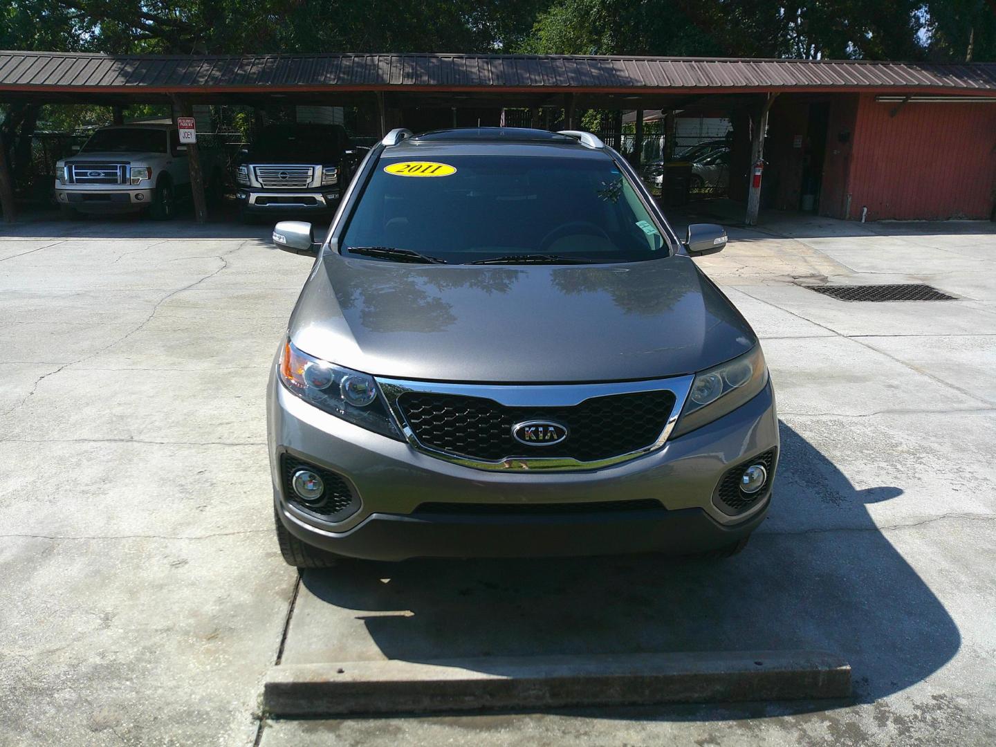 2011 SILVER KIA SORENTO EX; LX (5XYKTCA12BG) , located at 1200 Cassat Avenue, Jacksonville, FL, 32205, (904) 695-1885, 30.302404, -81.731033 - Photo#0
