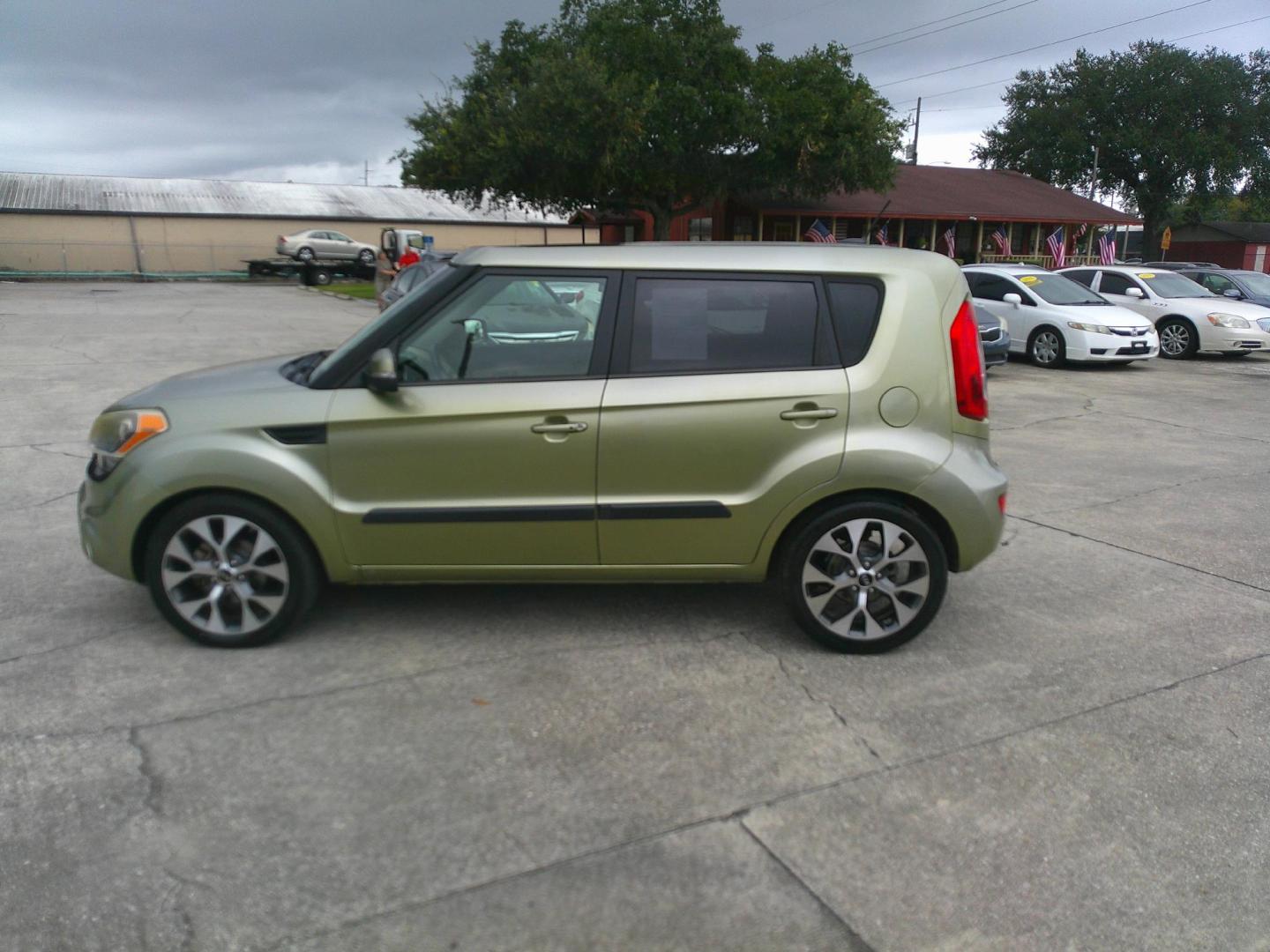 2012 GREEN KIA SOUL BASE; SPORT; + (KNDJT2A64C7) , located at 1200 Cassat Avenue, Jacksonville, FL, 32205, (904) 695-1885, 30.302404, -81.731033 - Photo#1