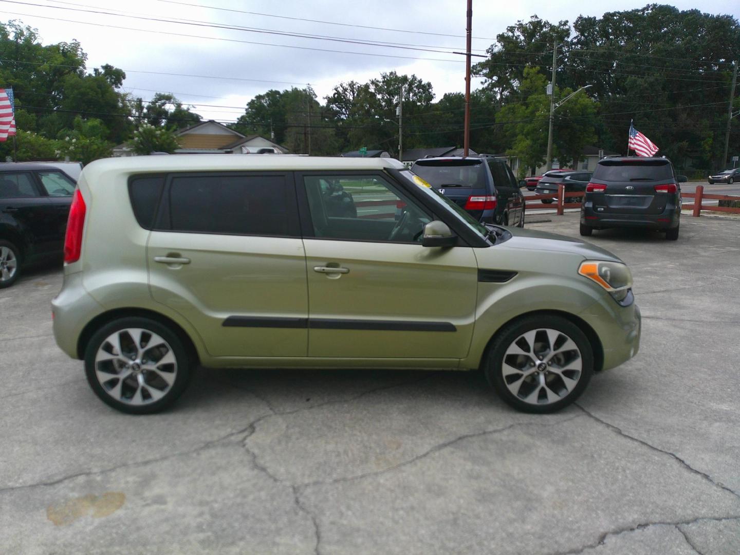 2012 GREEN KIA SOUL BASE; SPORT; + (KNDJT2A64C7) , located at 1200 Cassat Avenue, Jacksonville, FL, 32205, (904) 695-1885, 30.302404, -81.731033 - Photo#4