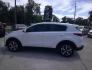 2020 WHITE KIA SPORTAGE LX (KNDPM3AC5L7) , located at 1200 Cassat Avenue, Jacksonville, FL, 32205, (904) 695-1885, 30.302404, -81.731033 - Photo#4