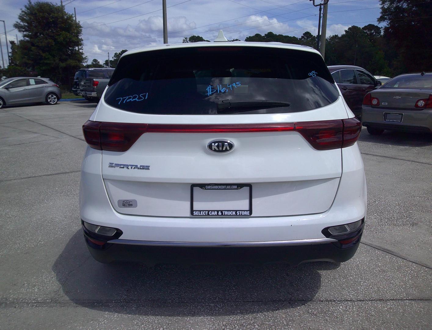 2020 WHITE KIA SPORTAGE LX (KNDPM3AC5L7) , located at 1200 Cassat Avenue, Jacksonville, FL, 32205, (904) 695-1885, 30.302404, -81.731033 - Photo#3