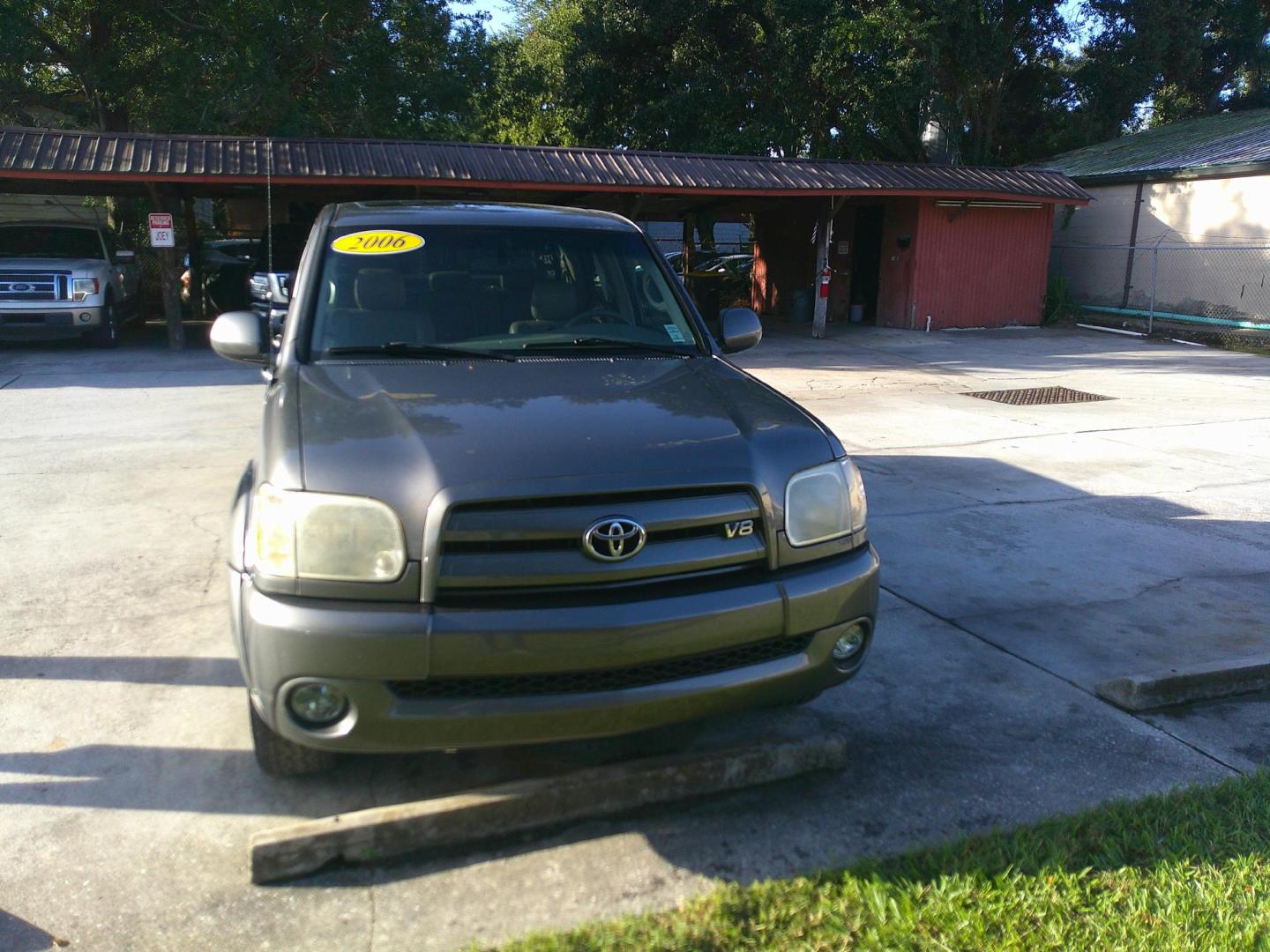 2006 NC TOYOTA TUNDRA LIMITED (5TBDT48186S) , located at 1200 Cassat Avenue, Jacksonville, FL, 32205, (904) 695-1885, 30.302404, -81.731033 - Photo#1