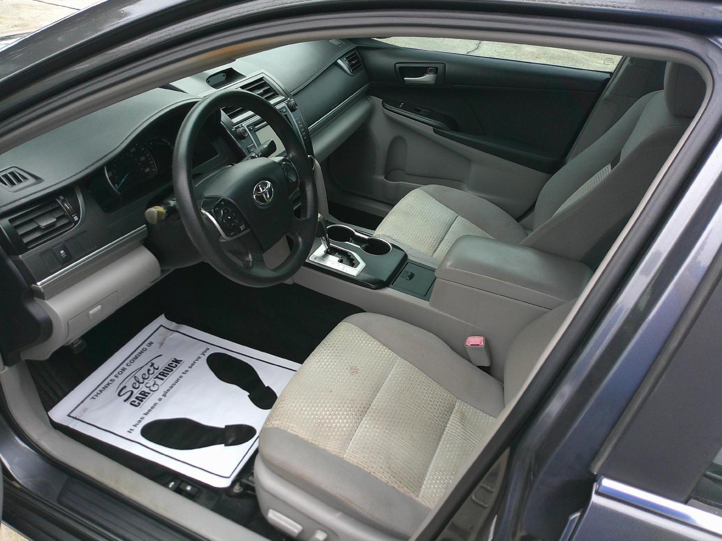 2012 GRAY TOYOTA CAMRY SE; LE; XLE (4T1BF1FK1CU) , located at 1200 Cassat Avenue, Jacksonville, FL, 32205, (904) 695-1885, 30.302404, -81.731033 - Photo#2