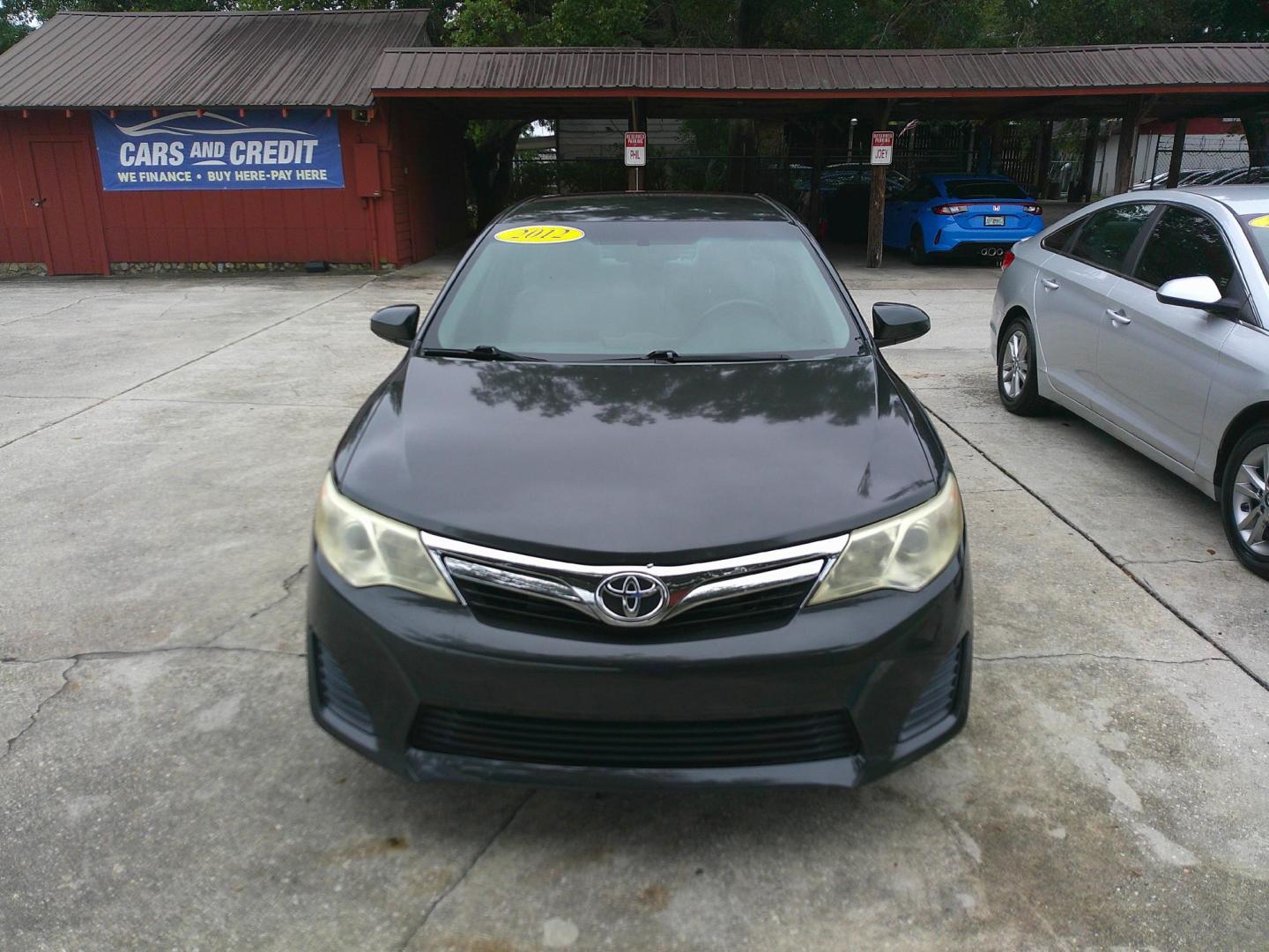 2012 GRAY TOYOTA CAMRY SE; LE; XLE (4T1BF1FK1CU) , located at 1200 Cassat Avenue, Jacksonville, FL, 32205, (904) 695-1885, 30.302404, -81.731033 - Photo#0