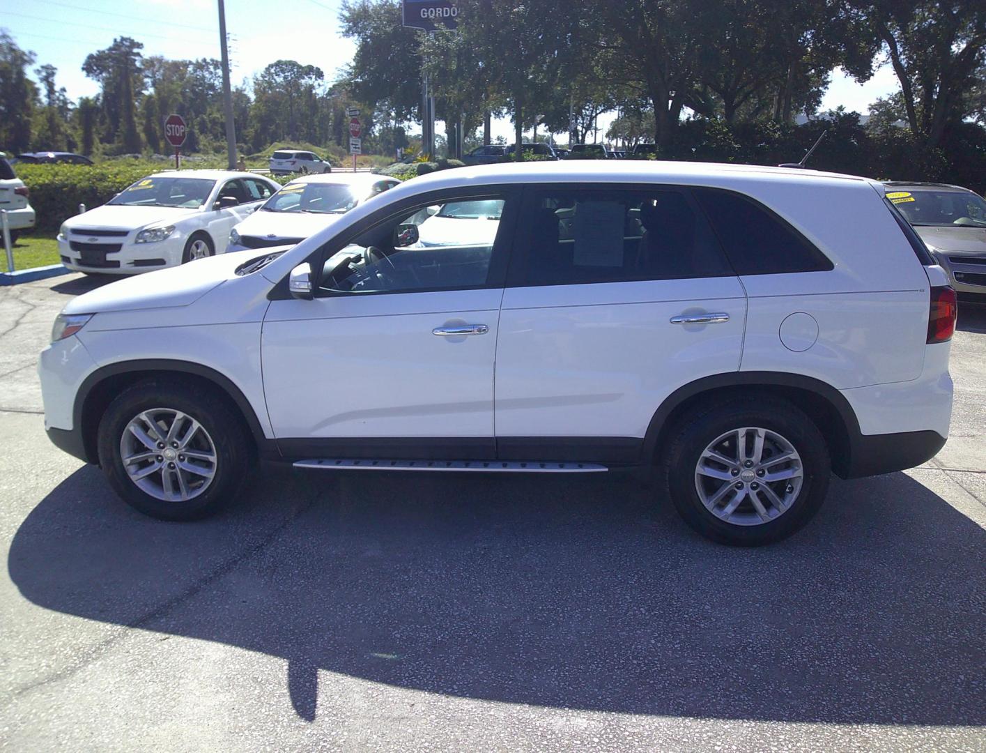 2015 WHITE KIA SORENTO LX (5XYKT3A67FG) , located at 390 Hansen Avenue, Orange Park, FL, 32065, (904) 276-7933, 30.130497, -81.787529 - Photo#2