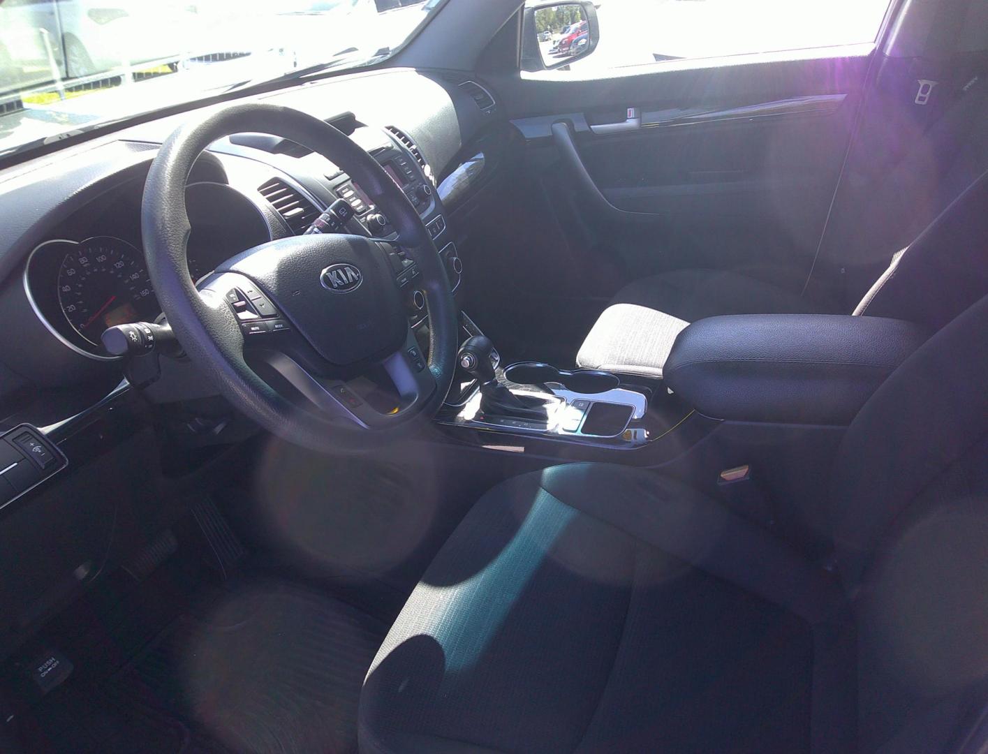 2015 WHITE KIA SORENTO LX (5XYKT3A67FG) , located at 390 Hansen Avenue, Orange Park, FL, 32065, (904) 276-7933, 30.130497, -81.787529 - Photo#4