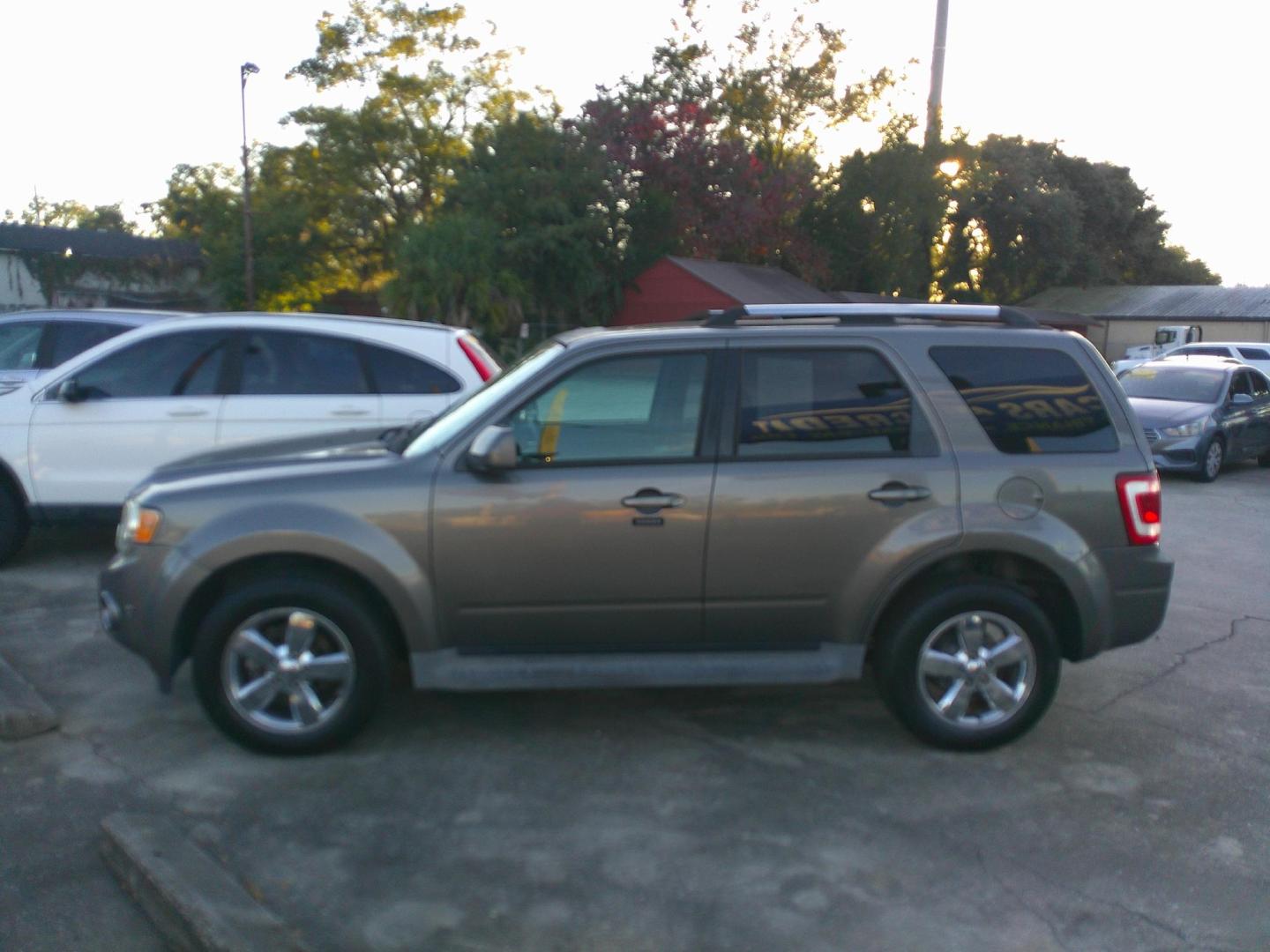 2011 GRAY FORD ESCAPE LIMITED (1FMCU0EG8BK) , located at 1200 Cassat Avenue, Jacksonville, FL, 32205, (904) 695-1885, 30.302404, -81.731033 - Photo#1