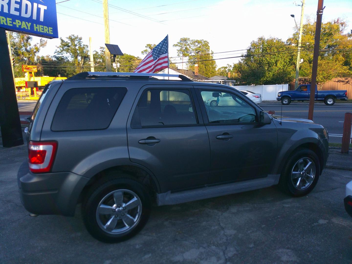 2011 GRAY FORD ESCAPE LIMITED (1FMCU0EG8BK) , located at 1200 Cassat Avenue, Jacksonville, FL, 32205, (904) 695-1885, 30.302404, -81.731033 - Photo#6