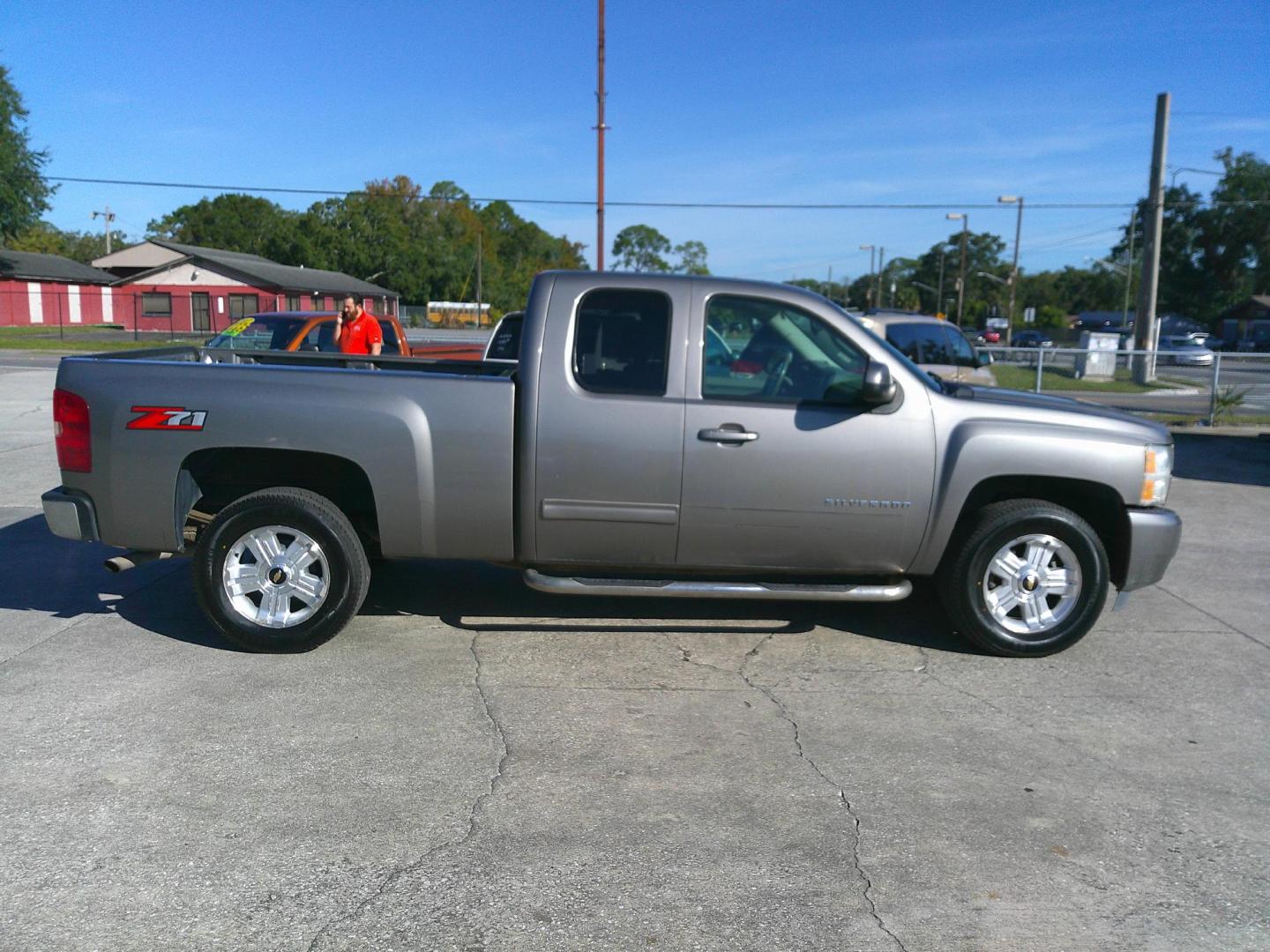 2012 GRAY CHEVROLET SILVERADO LT (1GCRCSE00CZ) , located at 1200 Cassat Avenue, Jacksonville, FL, 32205, (904) 695-1885, 30.302404, -81.731033 - Photo#4
