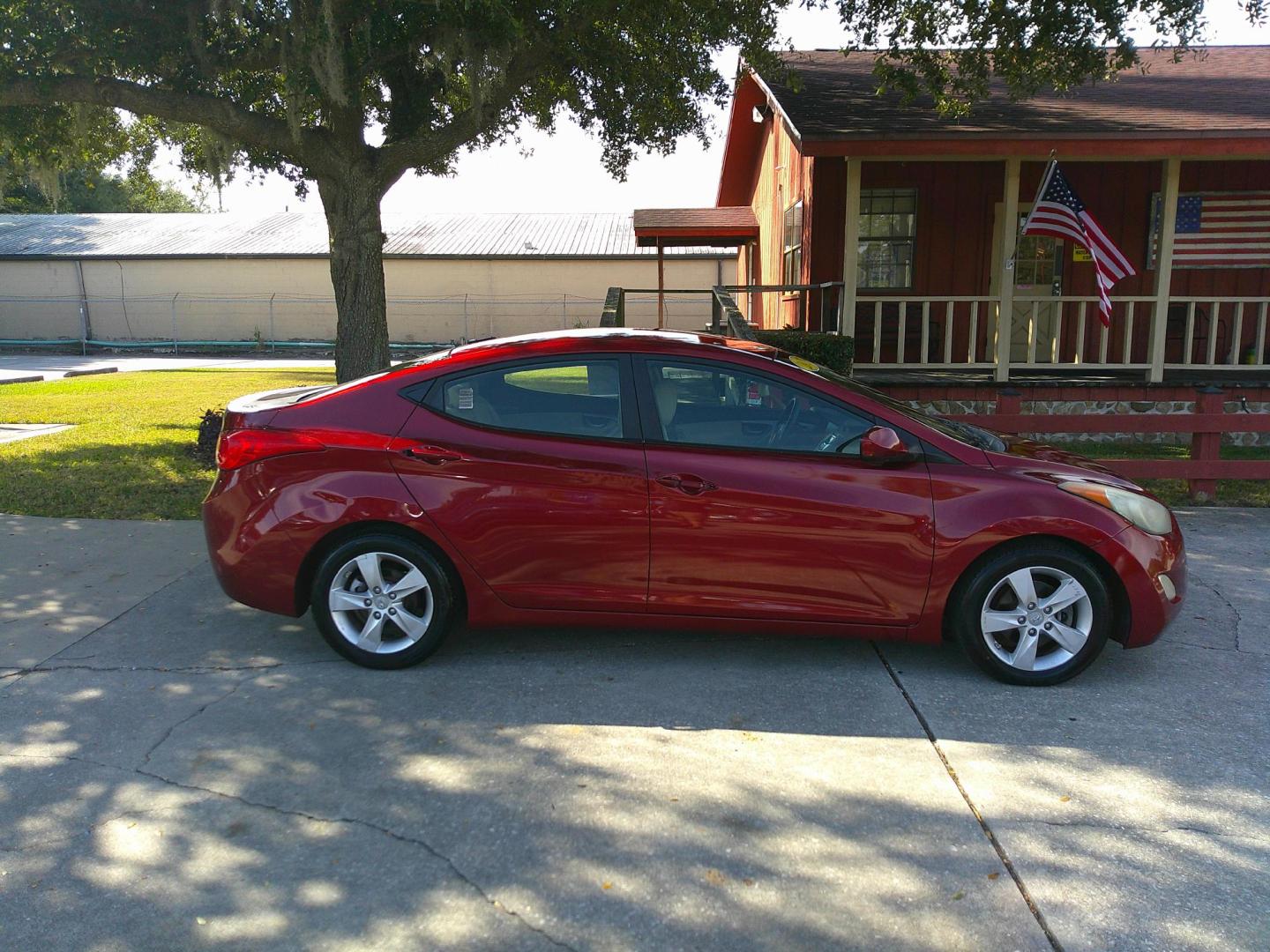 2013 RED HYUNDAI ELANTRA GLS; LIMITED (5NPDH4AE0DH) , located at 1200 Cassat Avenue, Jacksonville, FL, 32205, (904) 695-1885, 30.302404, -81.731033 - Photo#4