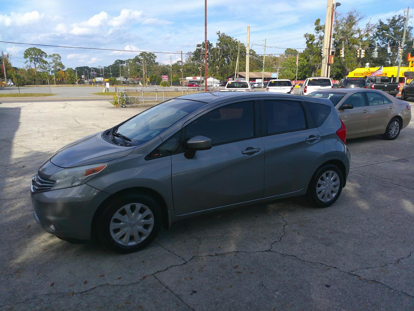 2015 GRAY NISSAN VERSA NOTE S; SV; S (3N1CE2CP1FL) , located at 1200 Cassat Avenue, Jacksonville, FL, 32205, (904) 695-1885, 30.302404, -81.731033 - Photo#1