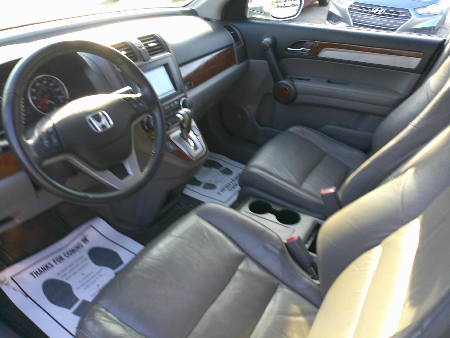 2011 SILVER HONDA CR-V EX-L (5J6RE4H72BL) , located at 1200 Cassat Avenue, Jacksonville, FL, 32205, (904) 695-1885, 30.302404, -81.731033 - Photo#2