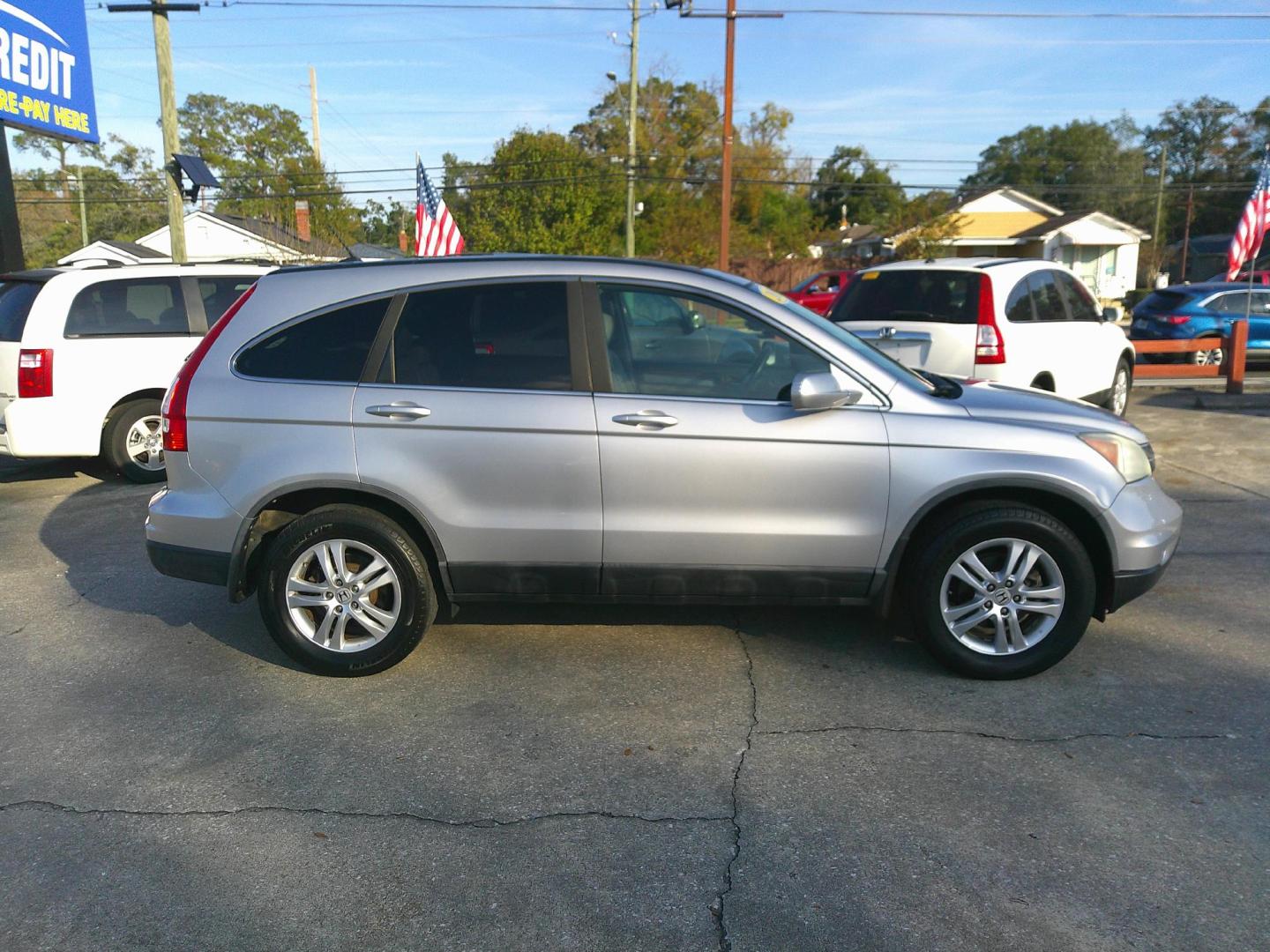 2011 SILVER HONDA CR-V EX-L (5J6RE4H72BL) , located at 1200 Cassat Avenue, Jacksonville, FL, 32205, (904) 695-1885, 30.302404, -81.731033 - Photo#4