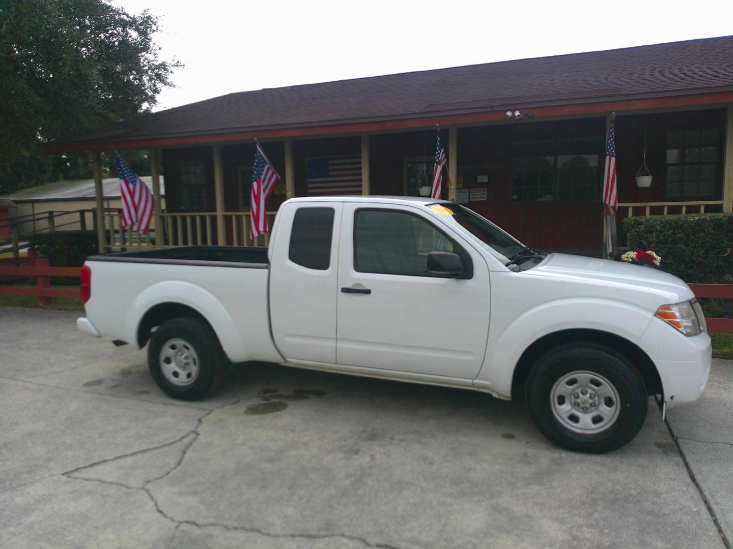 2018 WHITE NISSAN FRONTIER S; SV (1N6BD0CT8JN) , located at 1200 Cassat Avenue, Jacksonville, FL, 32205, (904) 695-1885, 30.302404, -81.731033 - Photo#6