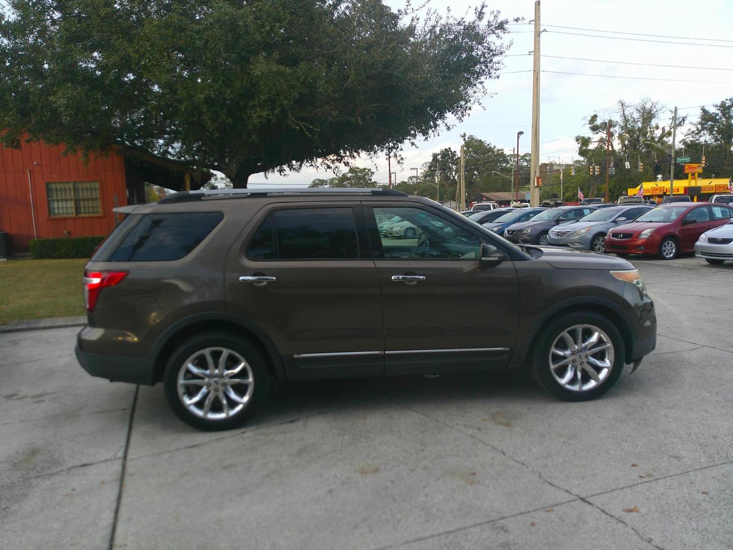 2015 BROWN FORD EXPLORER XLT (1FM5K7D81FG) , located at 1200 Cassat Avenue, Jacksonville, FL, 32205, (904) 695-1885, 30.302404, -81.731033 - Photo#4