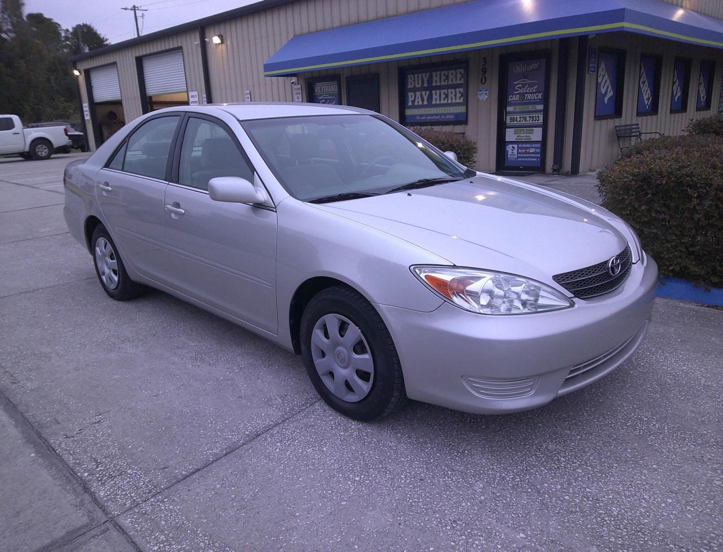 2004 Toyota Camry XLE's photo