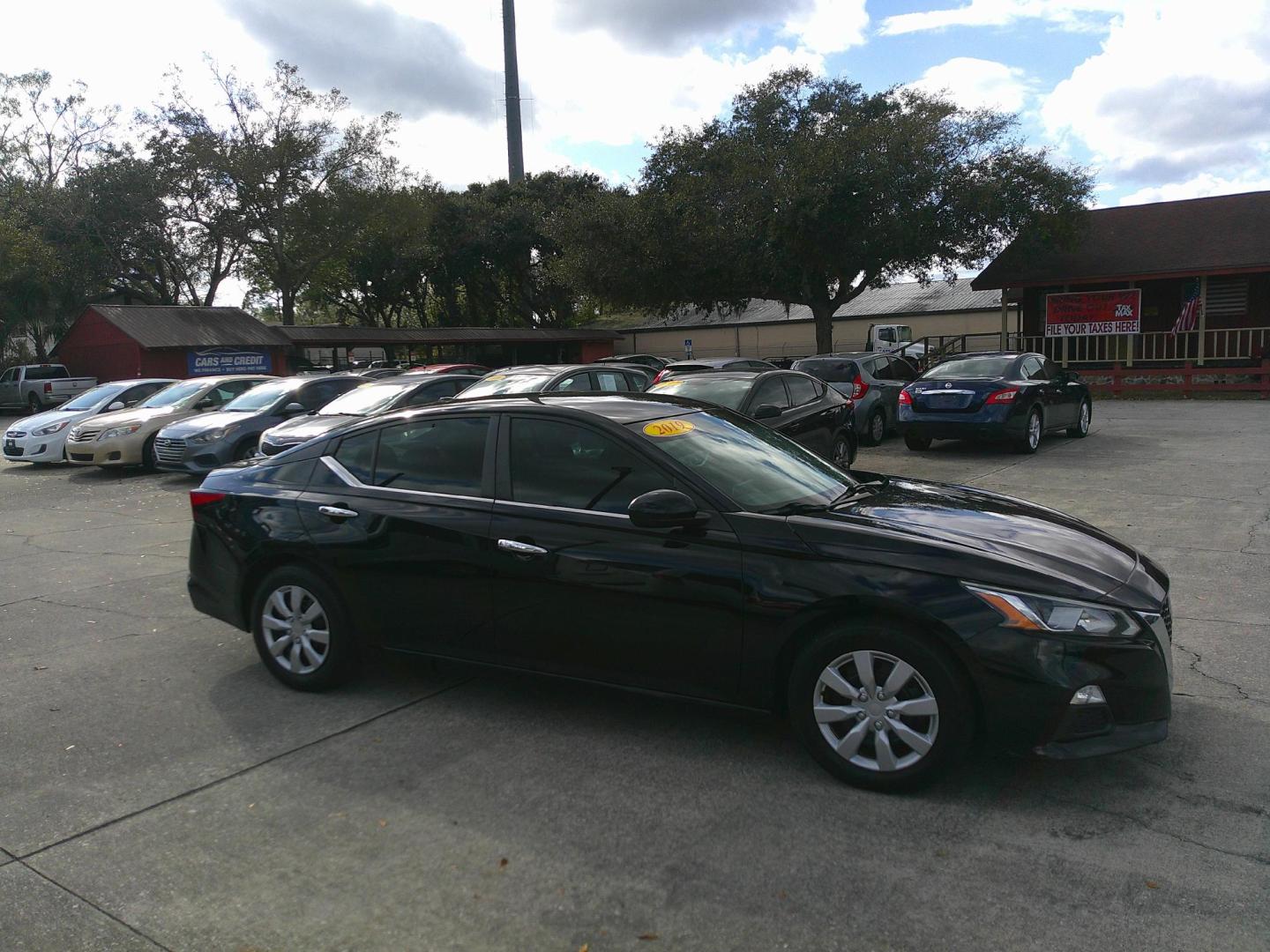 2019 BLACK NISSAN ALTIMA 2.5 S (1N4BL4BV8KC) , located at 1200 Cassat Avenue, Jacksonville, FL, 32205, (904) 695-1885, 30.302404, -81.731033 - Photo#5
