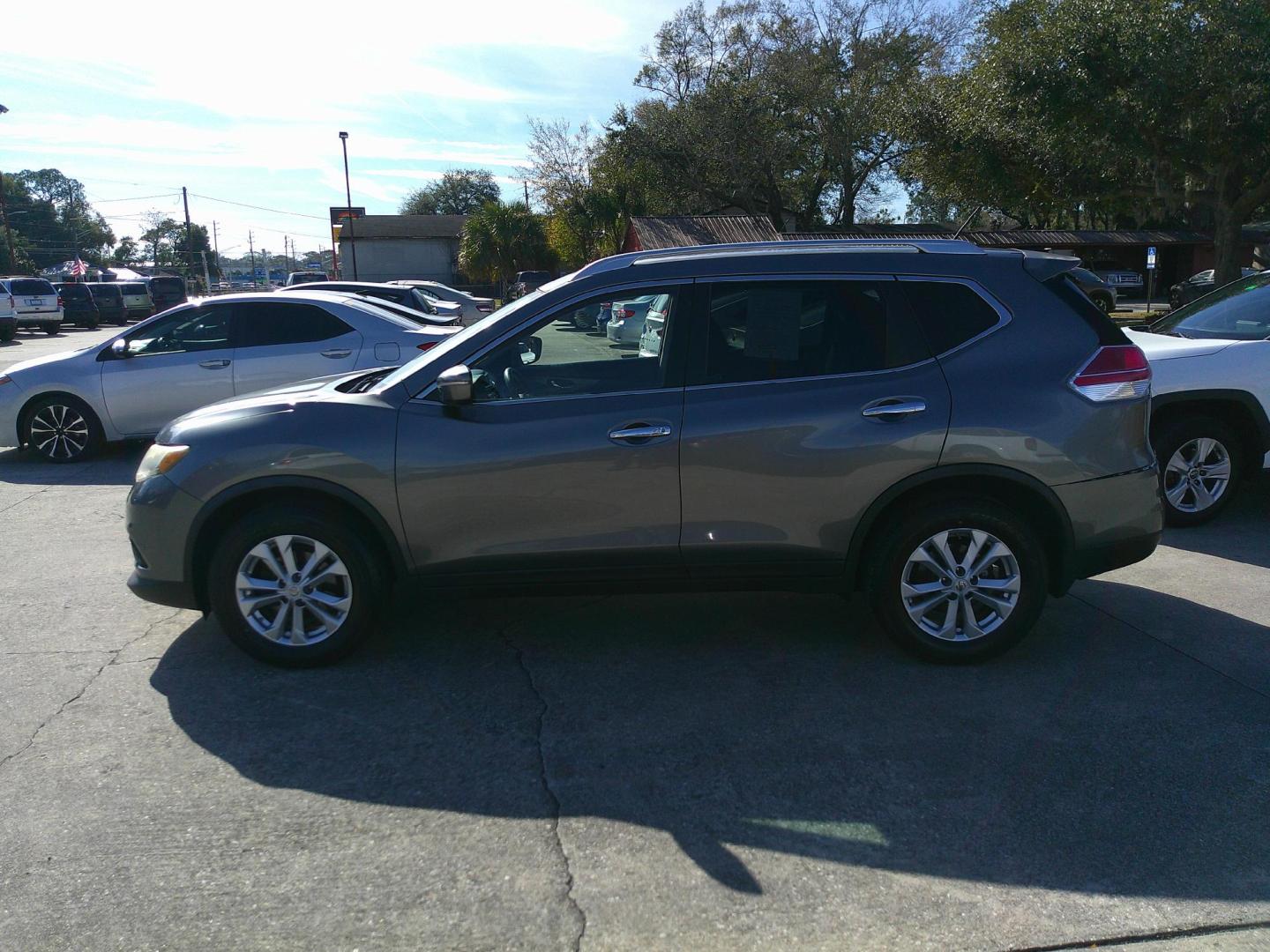 2015 GRAY NISSAN ROGUE S; SL; SV (KNMAT2MV3FP) , located at 1200 Cassat Avenue, Jacksonville, FL, 32205, (904) 695-1885, 30.302404, -81.731033 - Photo#1