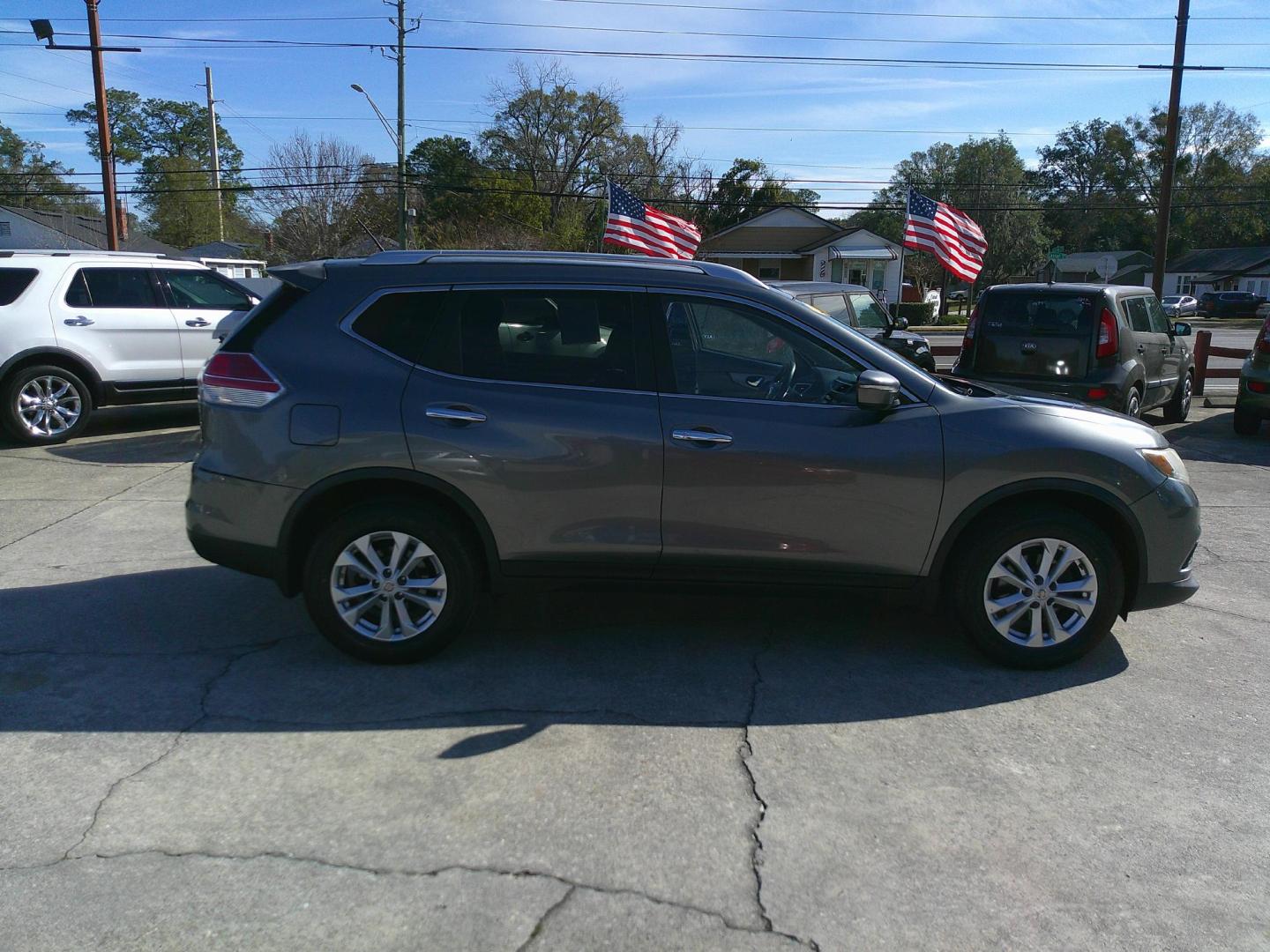 2015 GRAY NISSAN ROGUE S; SL; SV (KNMAT2MV3FP) , located at 1200 Cassat Avenue, Jacksonville, FL, 32205, (904) 695-1885, 30.302404, -81.731033 - Photo#3