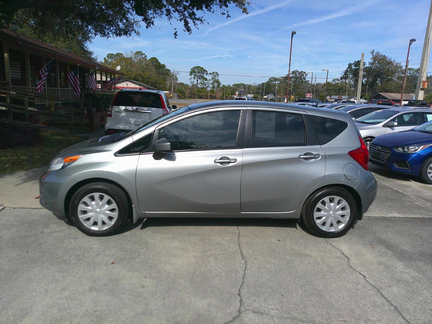 2015 GRAY NISSAN VERSA NOTE S; SV; S (3N1CE2CP6FL) , located at 1200 Cassat Avenue, Jacksonville, FL, 32205, (904) 695-1885, 30.302404, -81.731033 - Photo#1