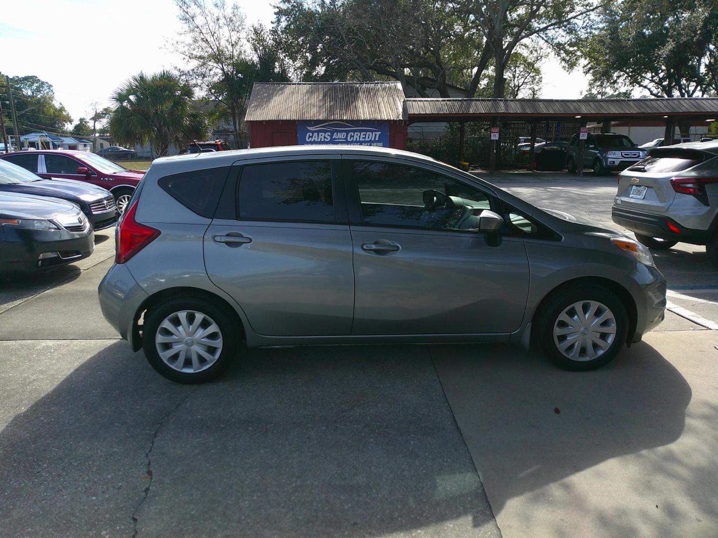 2015 GRAY NISSAN VERSA NOTE S; SV; S (3N1CE2CP6FL) , located at 1200 Cassat Avenue, Jacksonville, FL, 32205, (904) 695-1885, 30.302404, -81.731033 - Photo#4