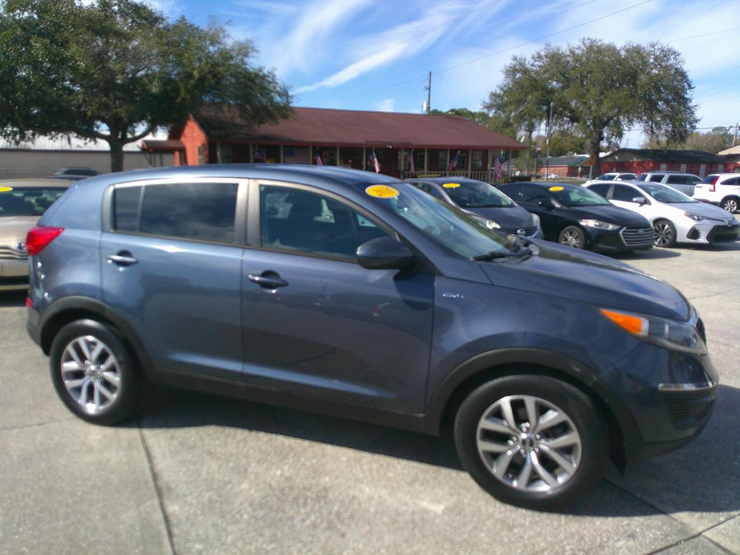 2016 BLUE KIA SPORTAGE EX; LX (KNDPBCAC1G7) , located at 1200 Cassat Avenue, Jacksonville, FL, 32205, (904) 695-1885, 30.302404, -81.731033 - Photo#0