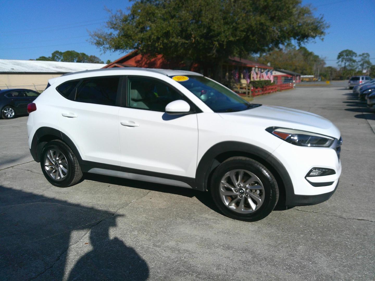 2018 WHITE HYUNDAI TUCSON BASE; SPORT; (KM8J33A4XJU) , located at 1200 Cassat Avenue, Jacksonville, FL, 32205, (904) 695-1885, 30.302404, -81.731033 - Photo#4
