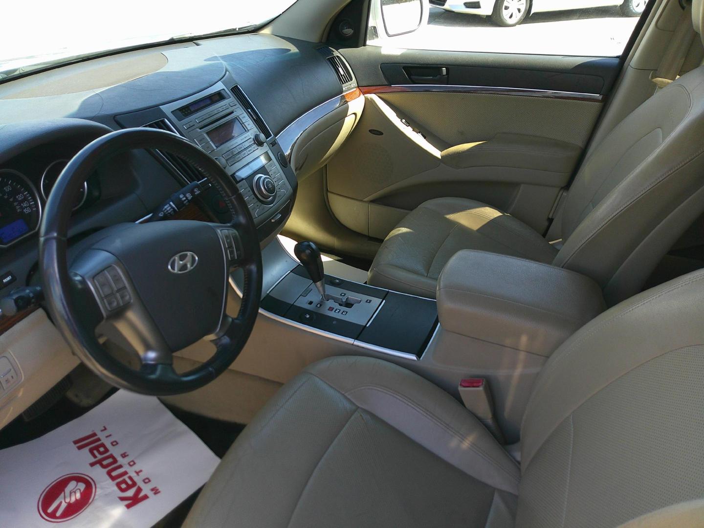 2008 TAN HYUNDAI VERACRUZ GLS; LIMITE (KM8NU13C18U) , located at 1200 Cassat Avenue, Jacksonville, FL, 32205, (904) 695-1885, 30.302404, -81.731033 - Photo#2
