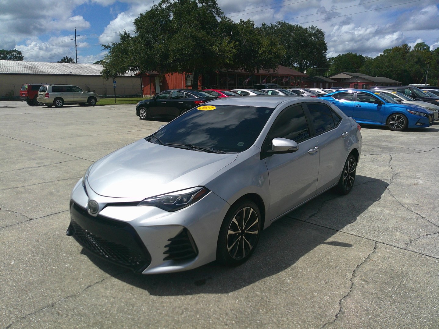 2017 SILVER TOYOTA COROLLA SE; LE; XLE; (5YFBURHE6HP) , located at 1200 Cassat Avenue, Jacksonville, FL, 32205, (904) 695-1885, 30.302404, -81.731033- Photo#2